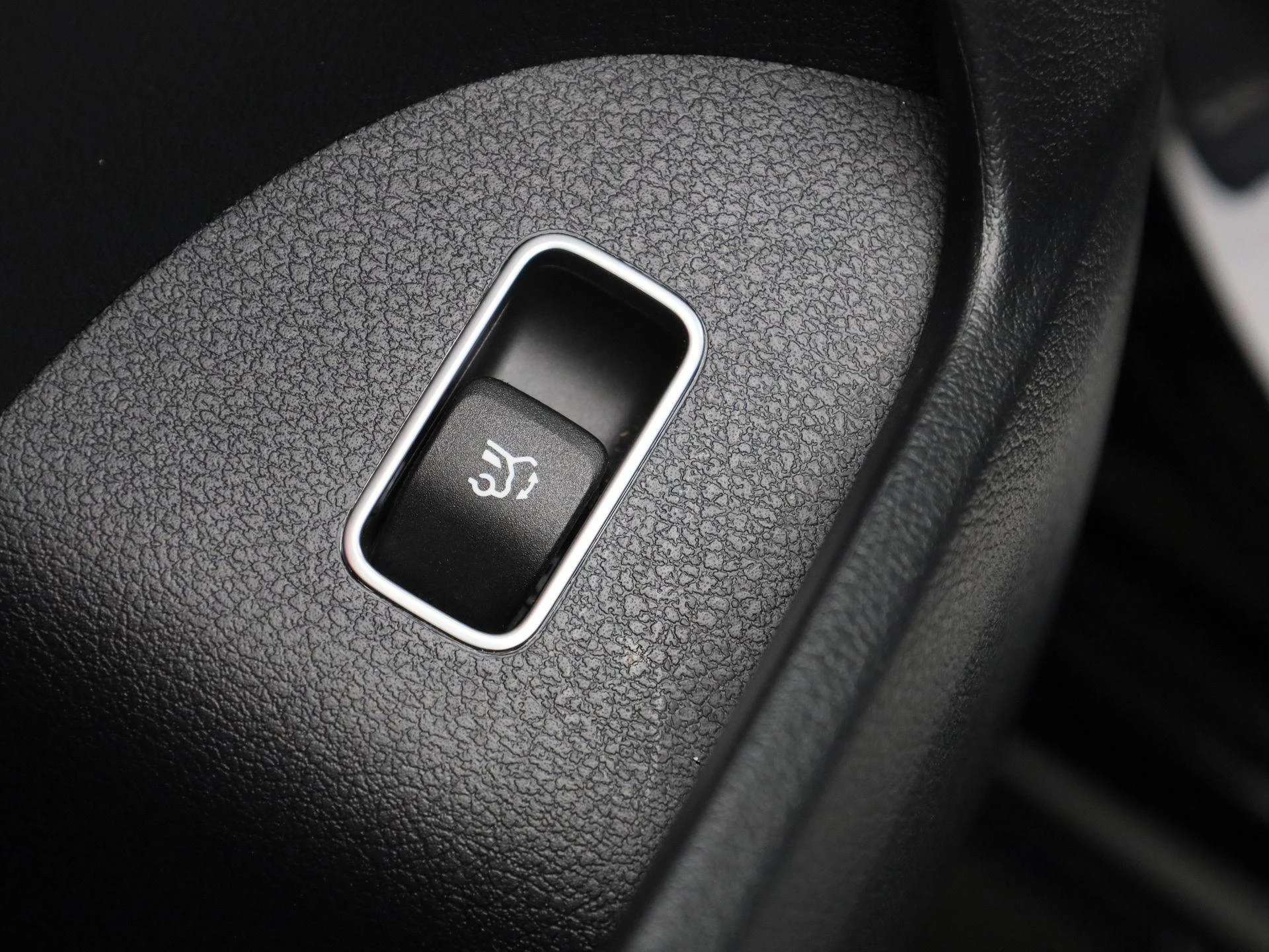 Mercedes-Benz-GLE-image-39