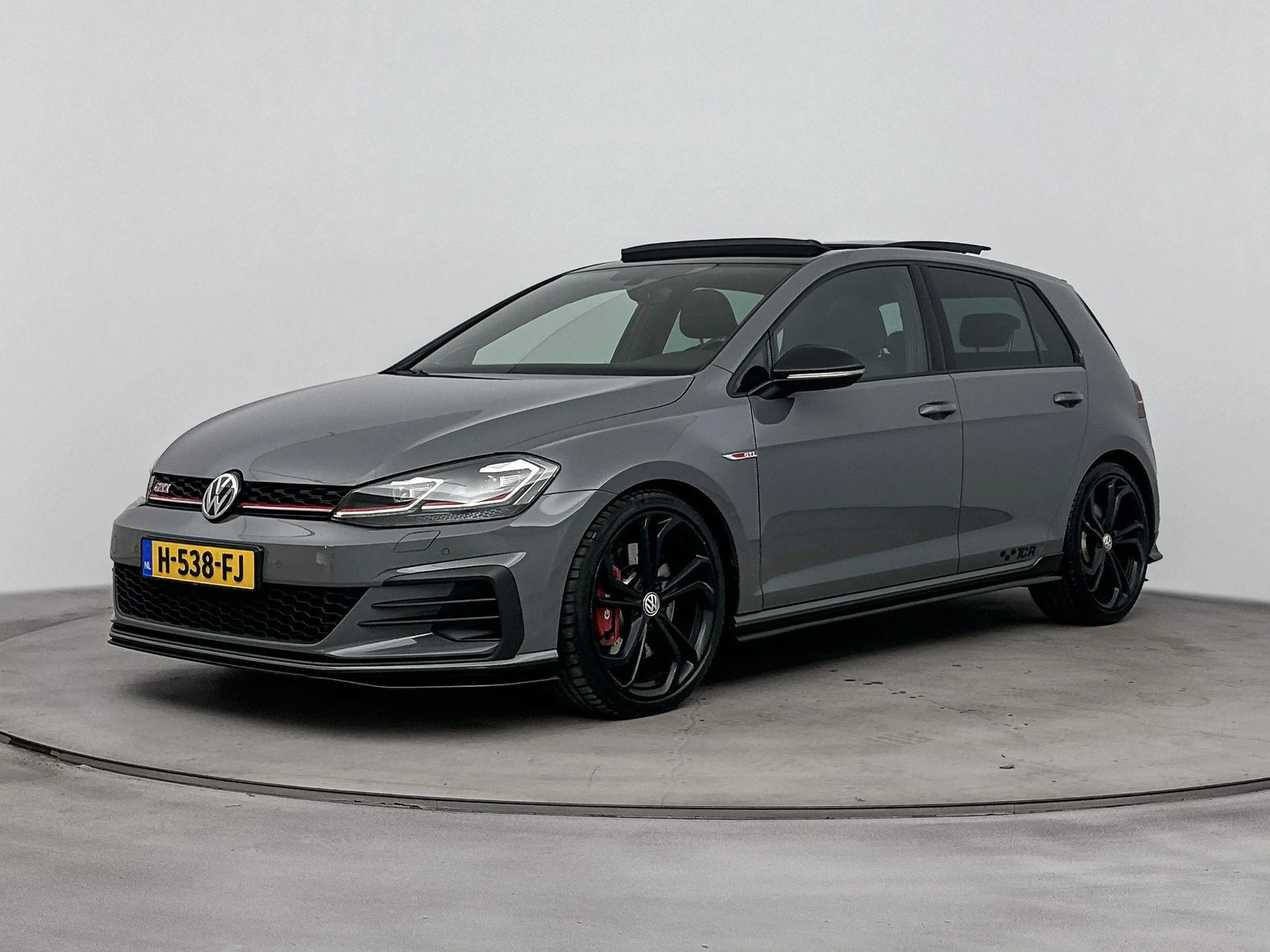 Volkswagen-Golf-image-0