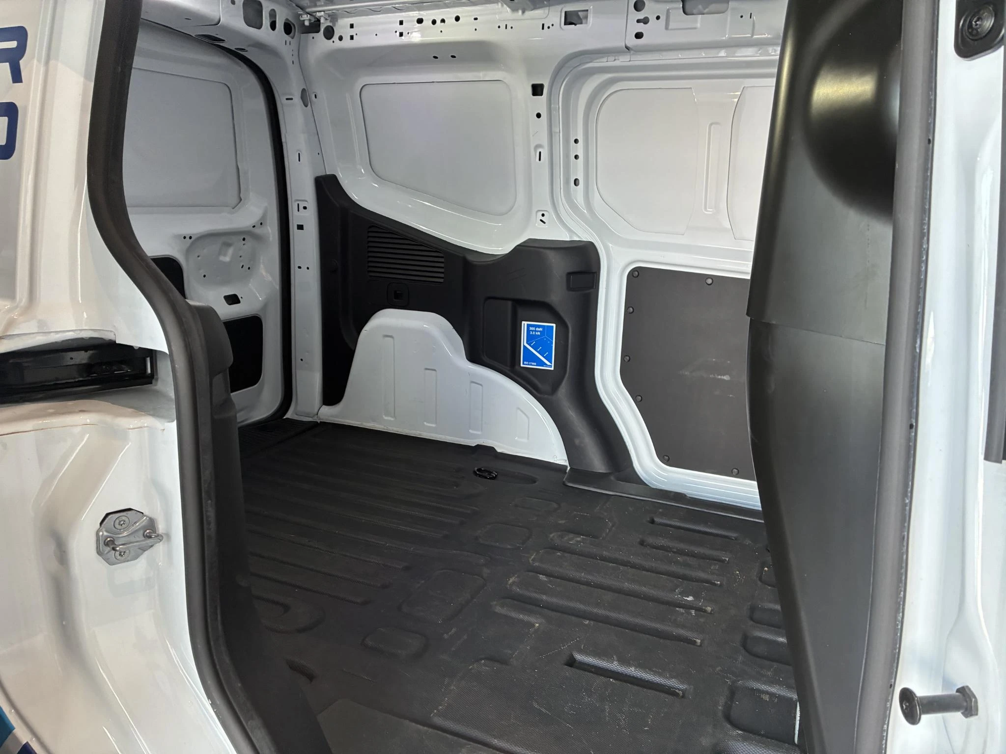 Ford-E-Transit Courier-image-19
