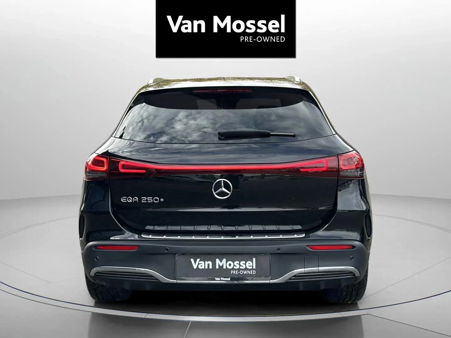 Mercedes-Benz-EQA-image-5