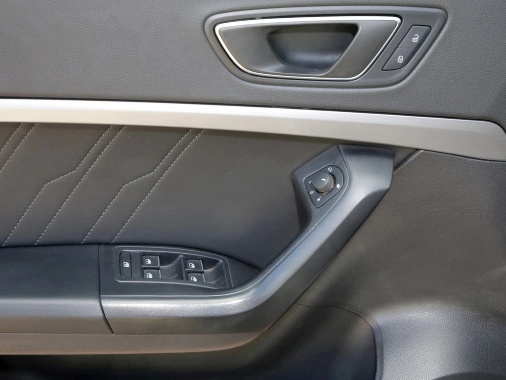 SEAT Ateca 1.5 TSI DSG FR 18" ACC Pano SHZ LED Rückfa
