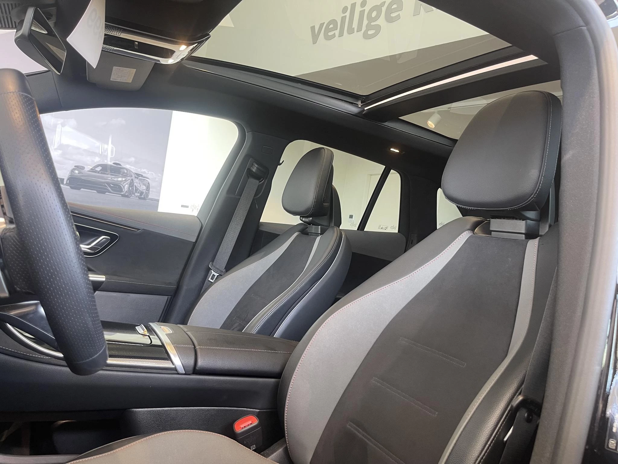 Mercedes-Benz-EQE-image-12