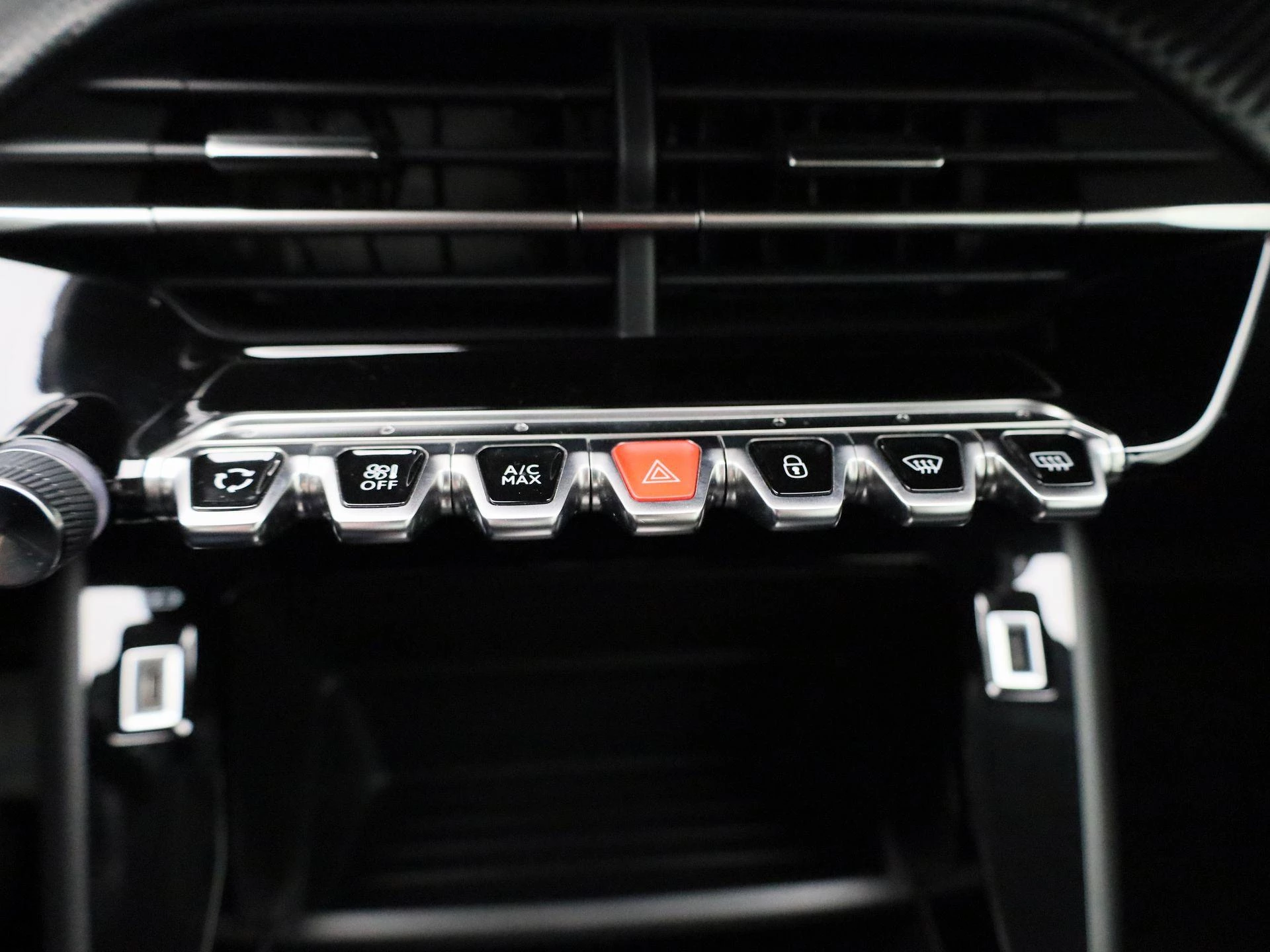 Peugeot-e-208-image-25