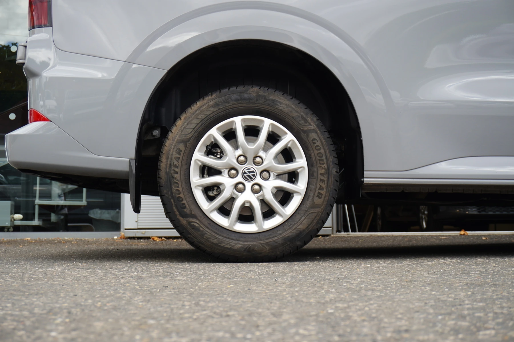 Volkswagen-Transporter-image-26
