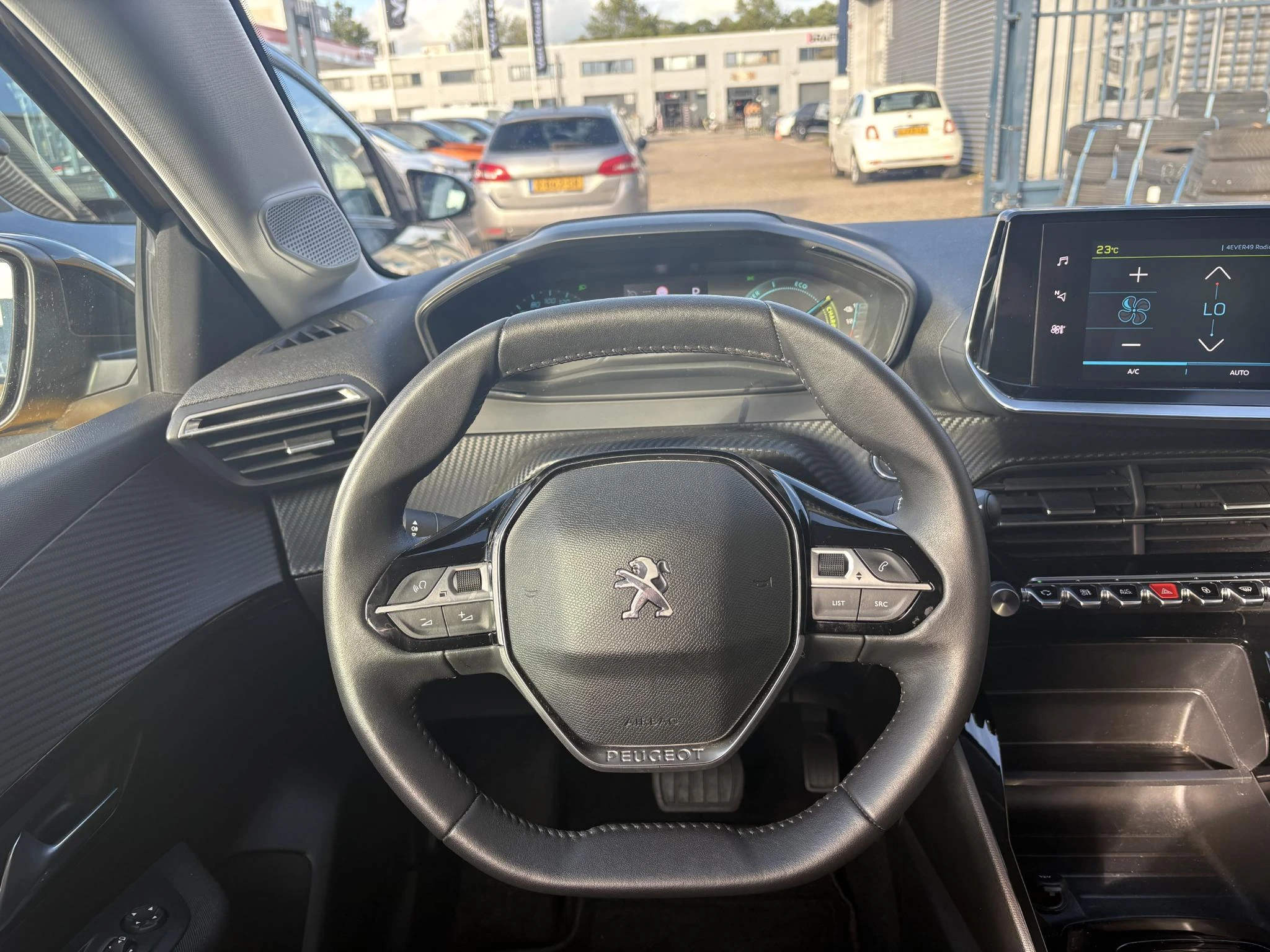 Peugeot-e-208-image-11