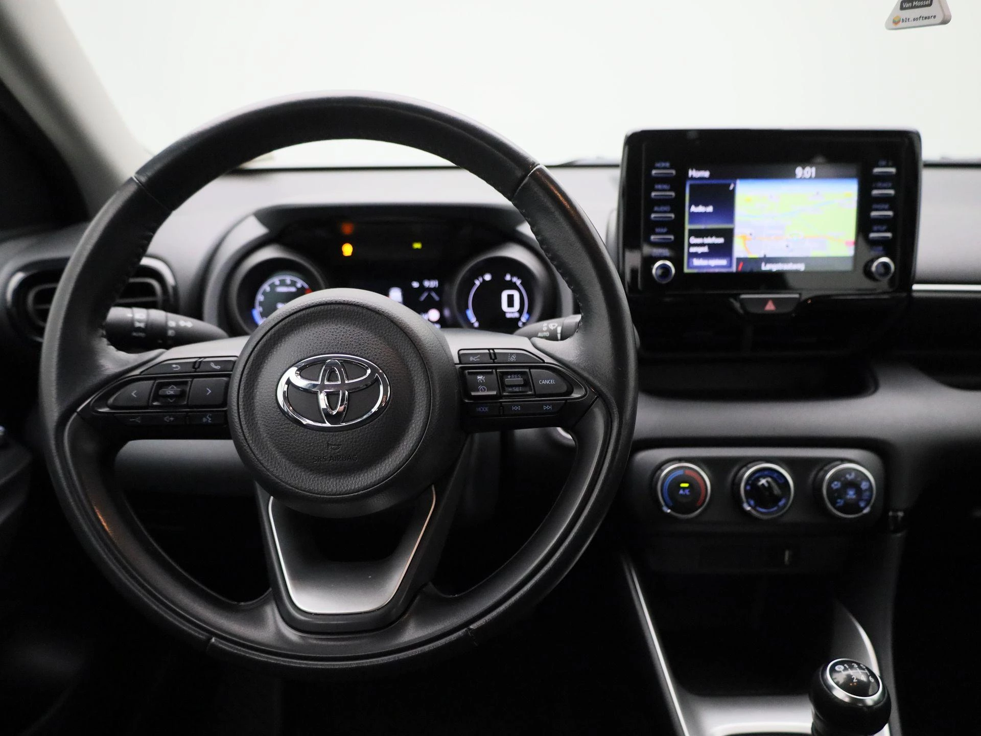 Toyota-Yaris-image-6
