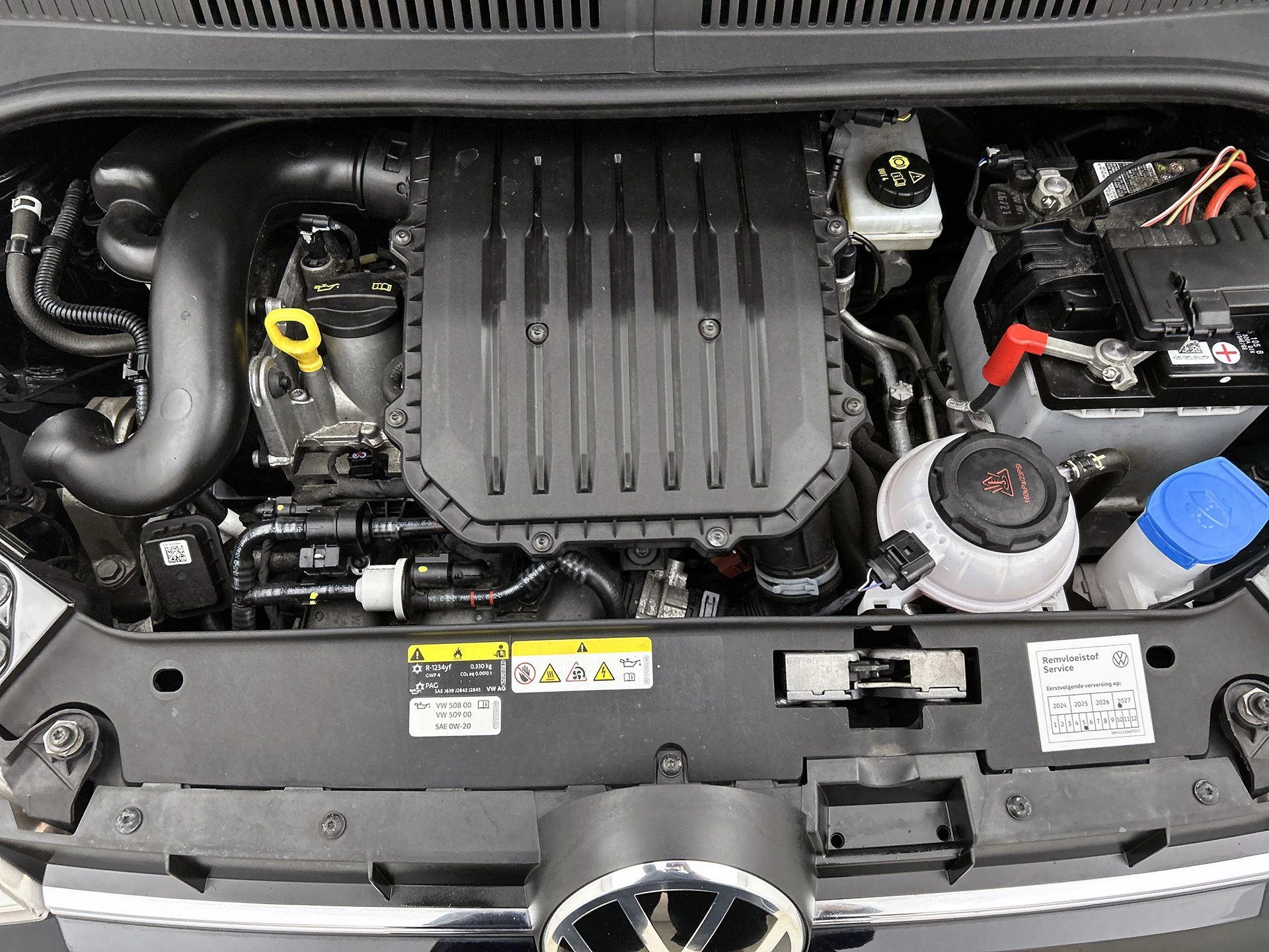 Volkswagen-up!-image-23