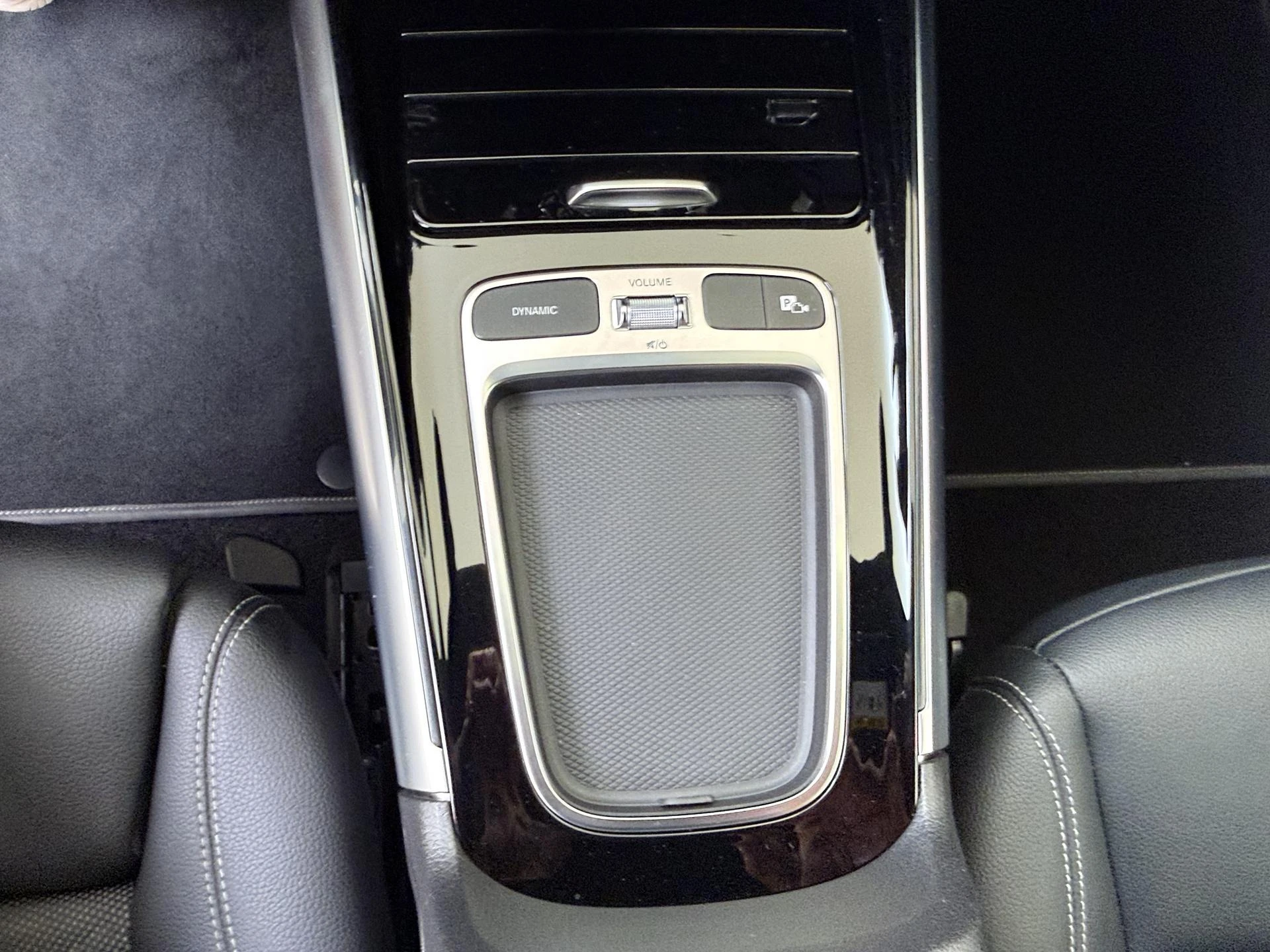 Mercedes-Benz-GLA-image-20