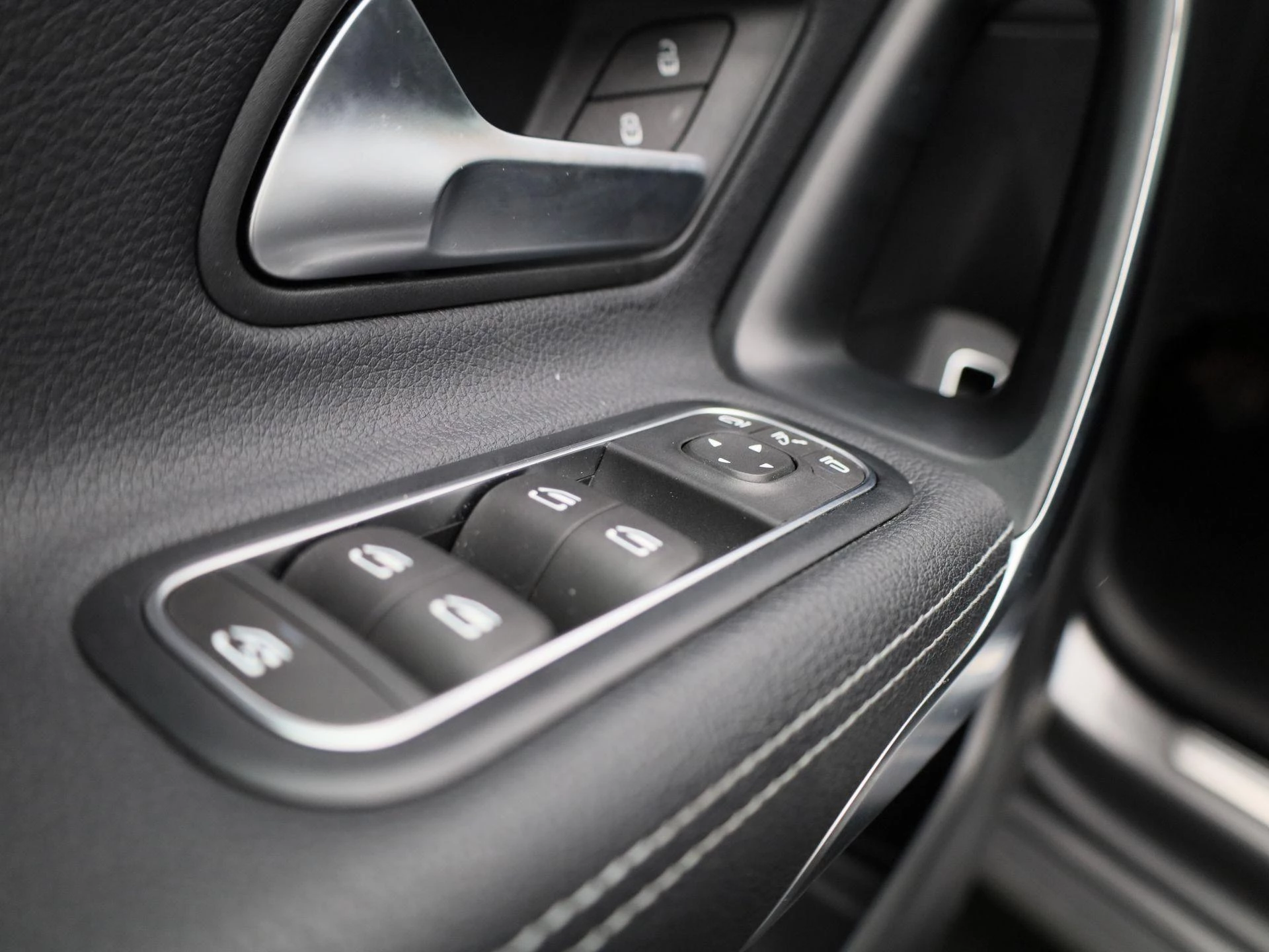 Mercedes-Benz-CLA-image-36