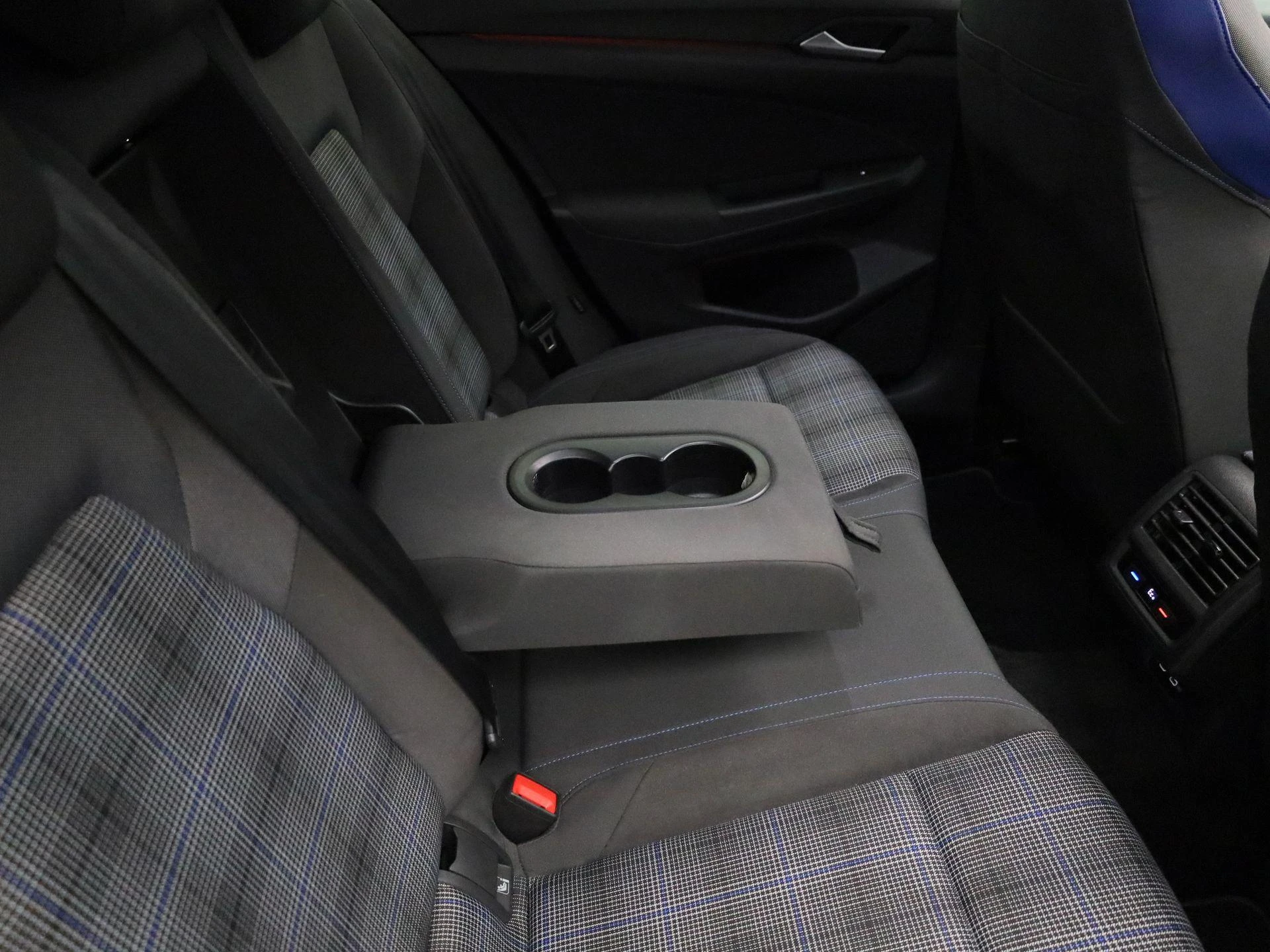 Volkswagen-Golf-image-43