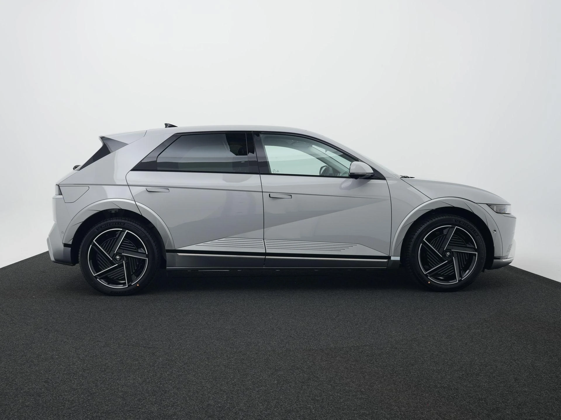 Hyundai-IONIQ 5-image-5