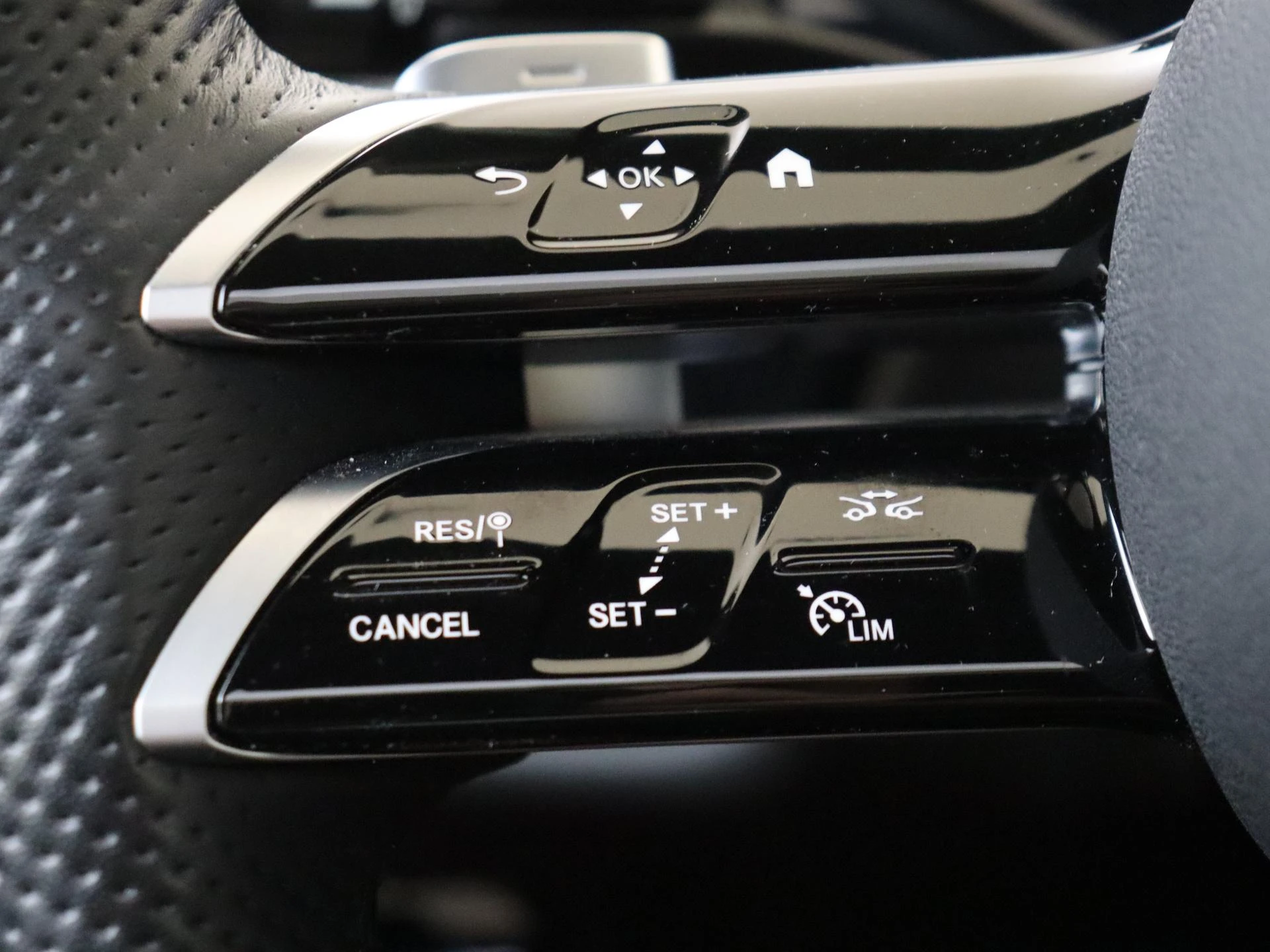 Mercedes-Benz-E-Klasse-image-10