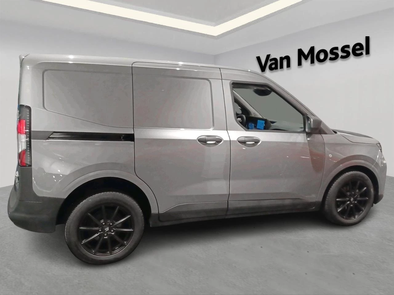 Ford-Transit Courier-image-4