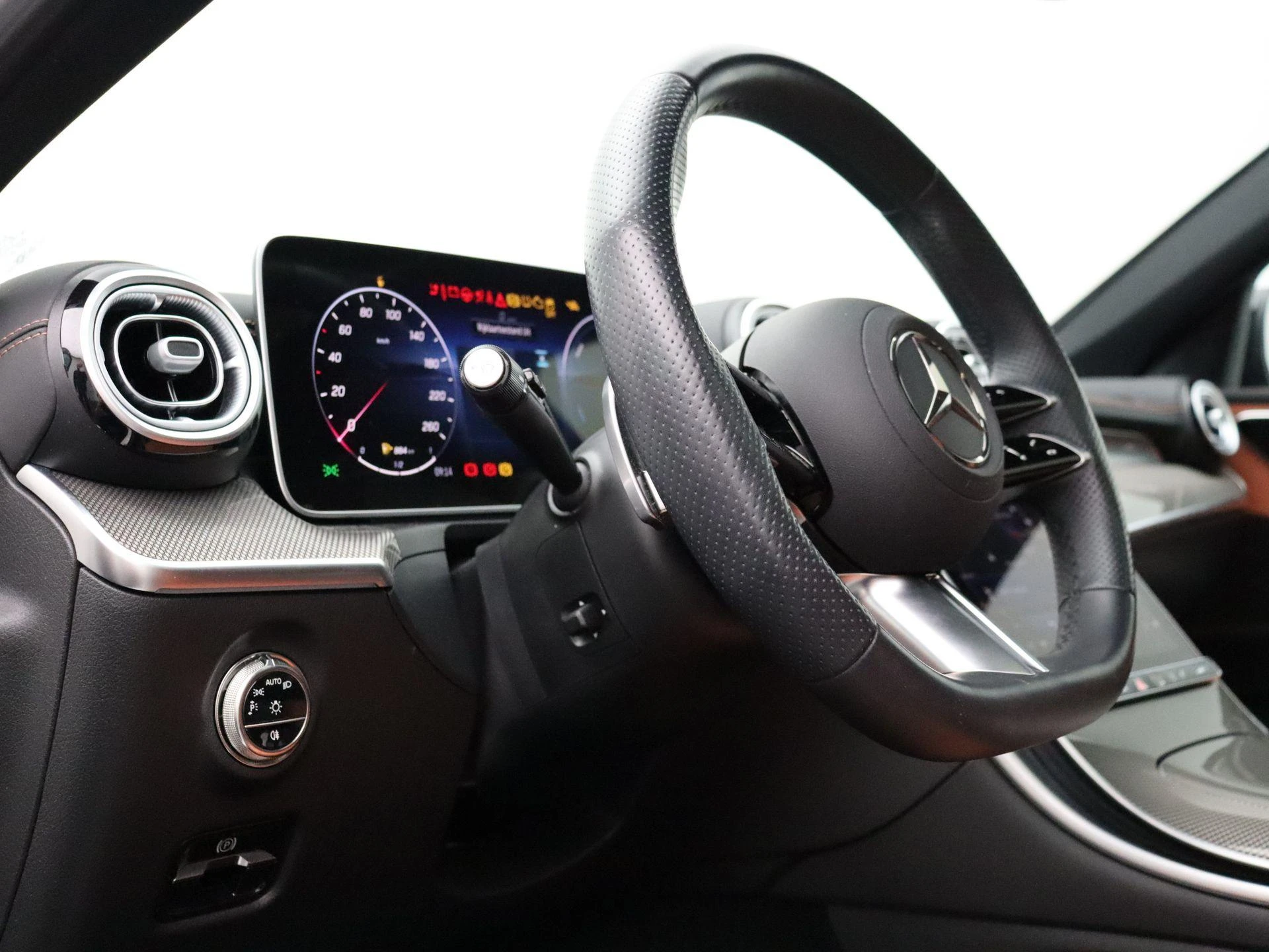 Mercedes-Benz-C-Klasse-image-12
