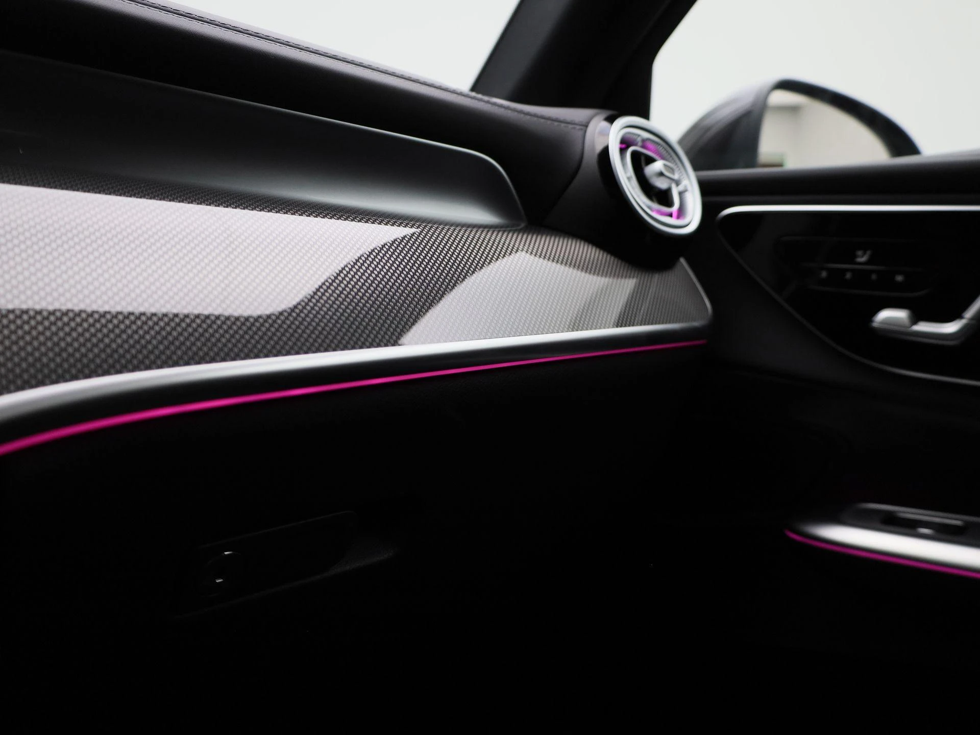 Mercedes-Benz-GLC-image-27