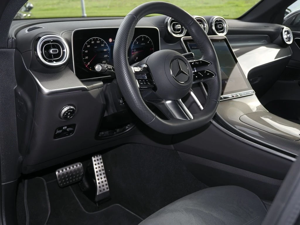Mercedes-Benz-GLC 300 d-image-8