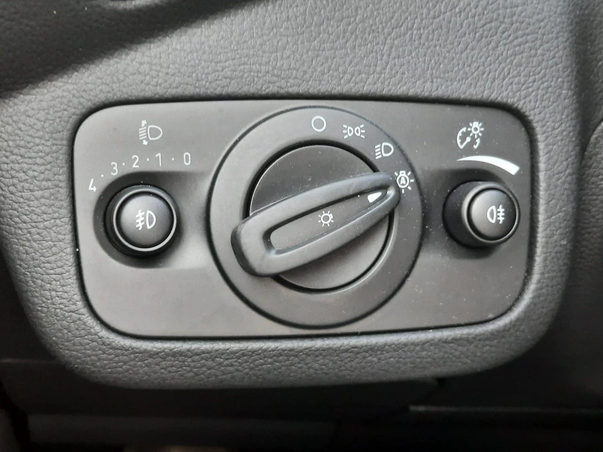 Ford-C-MAX-image-15