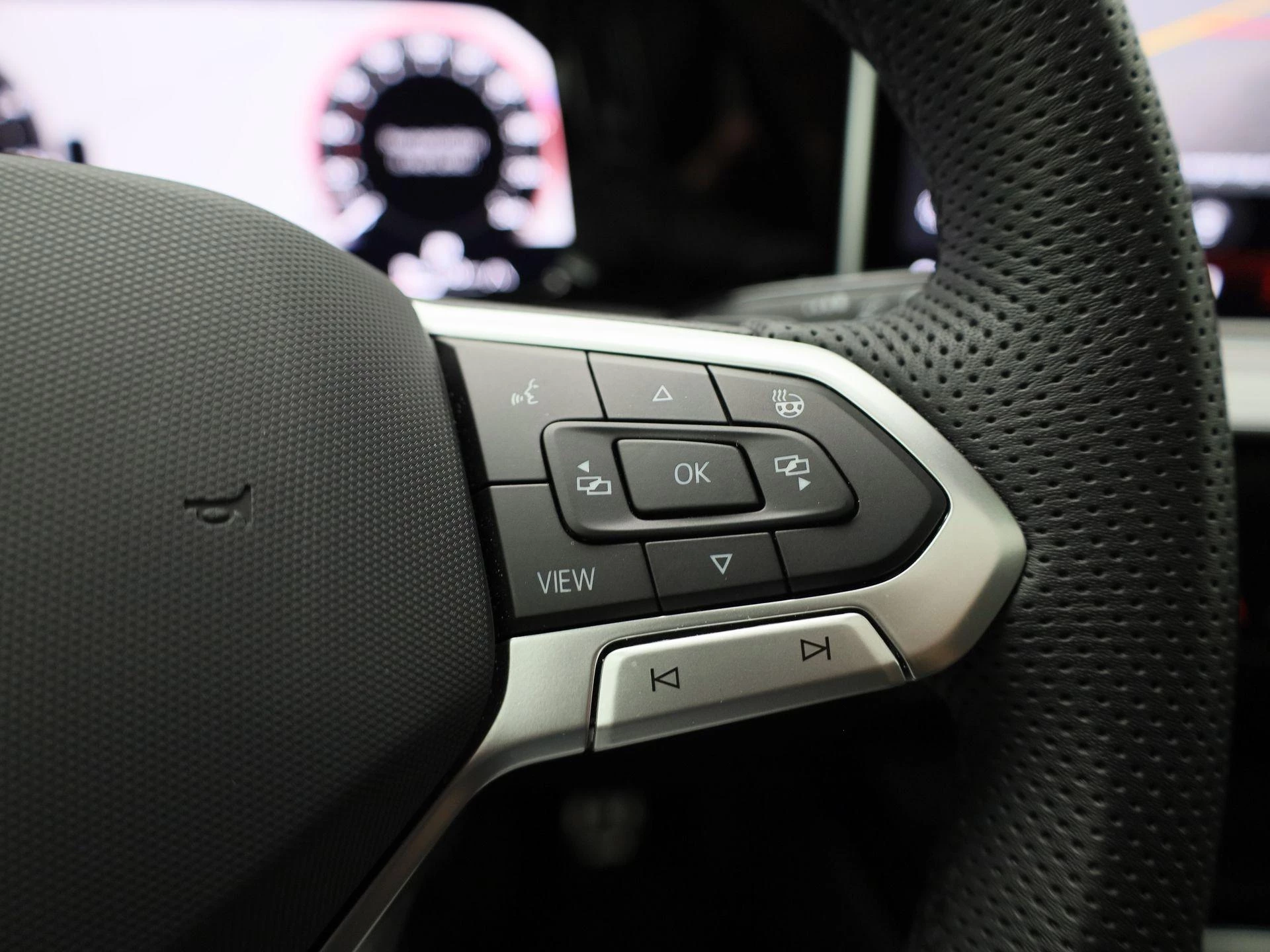 Volkswagen-Golf-image-19