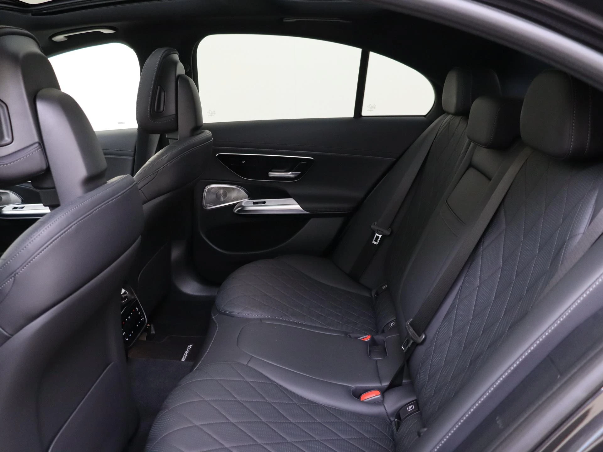 Mercedes-Benz-E-Klasse-image-15