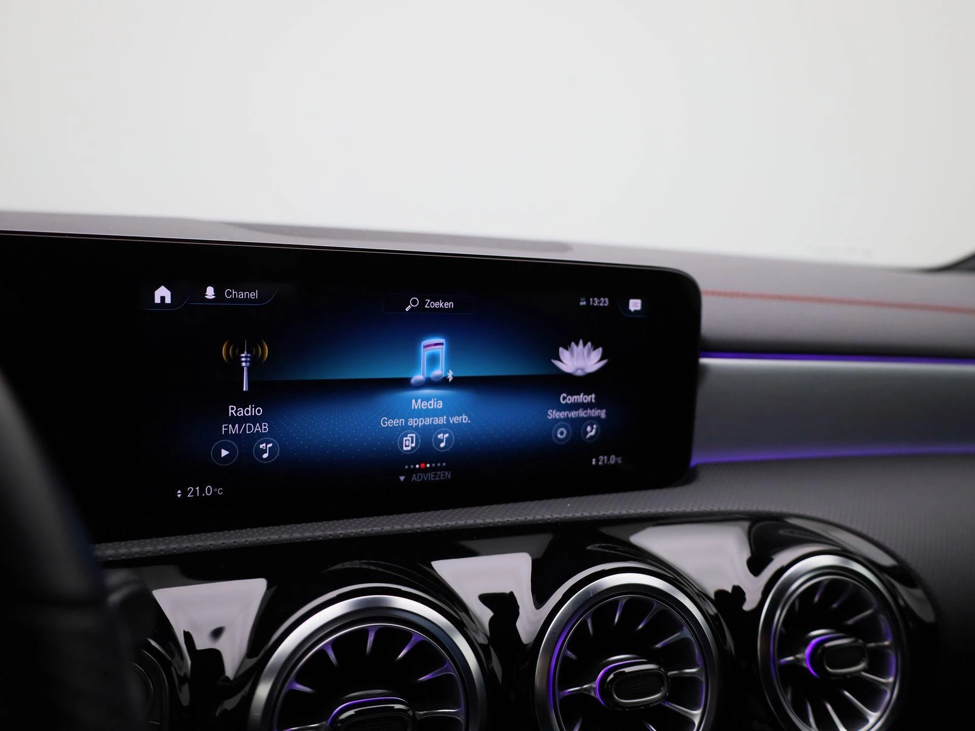 Mercedes-Benz-CLA-image-15