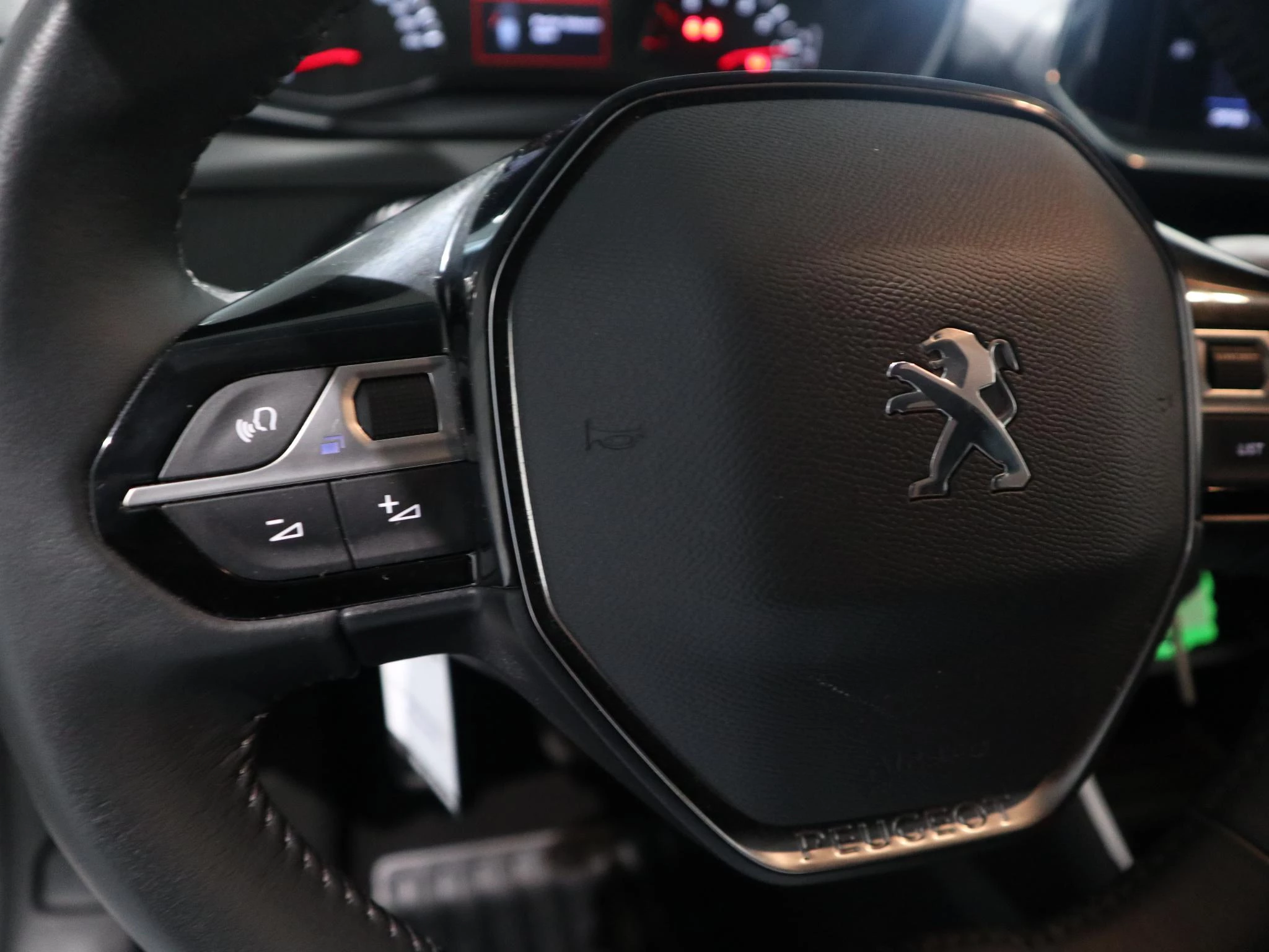 Peugeot-208-image-12