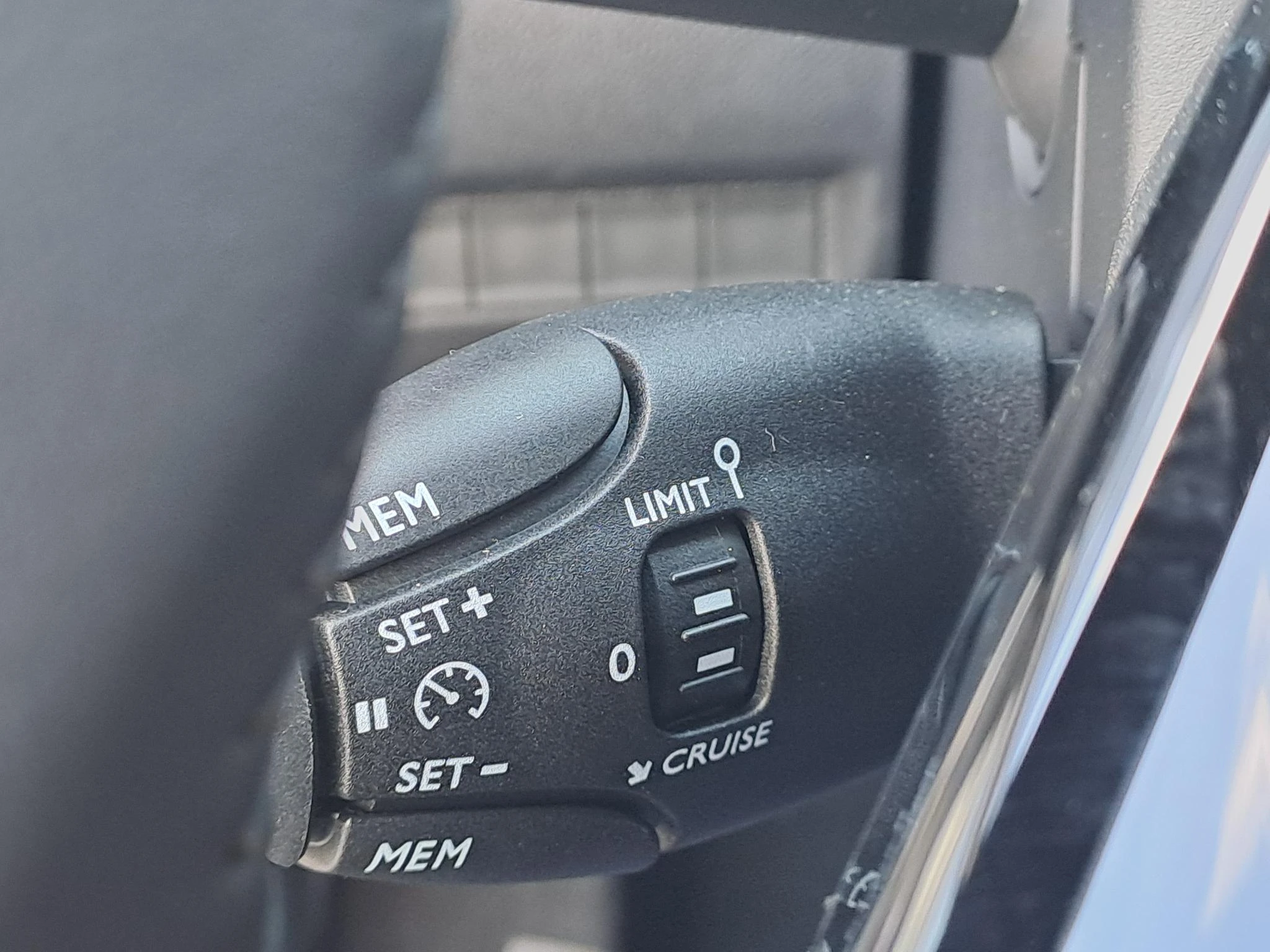 Peugeot-e-208-image-11