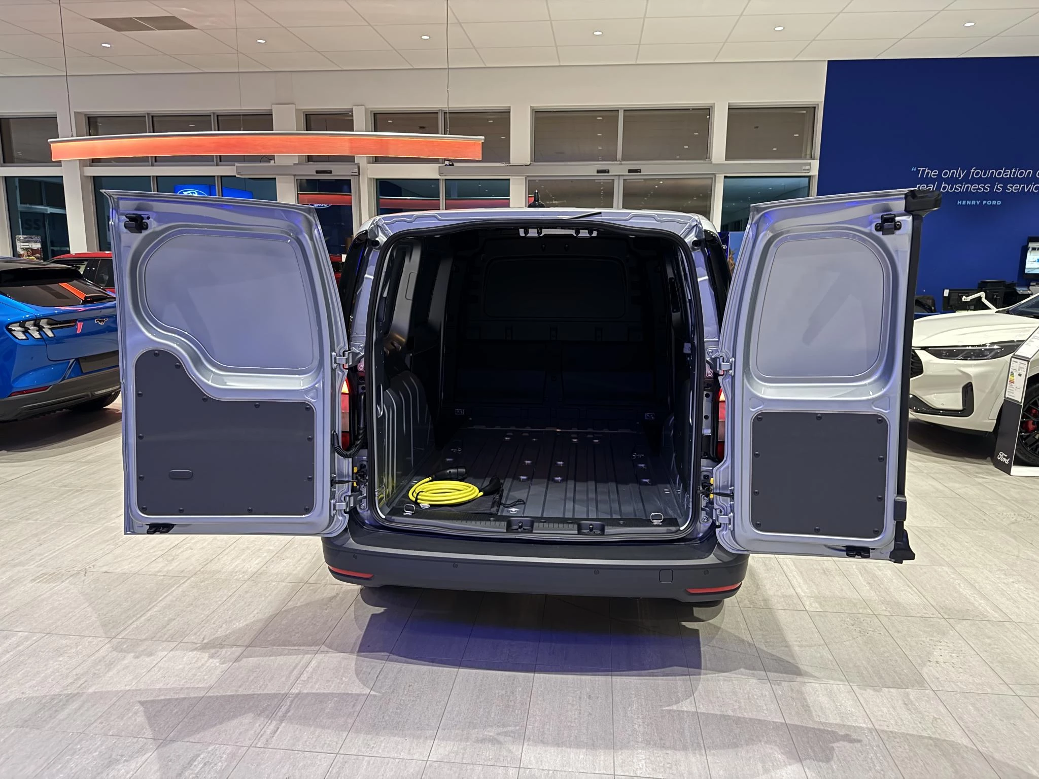 Ford-Transit Connect-image-10