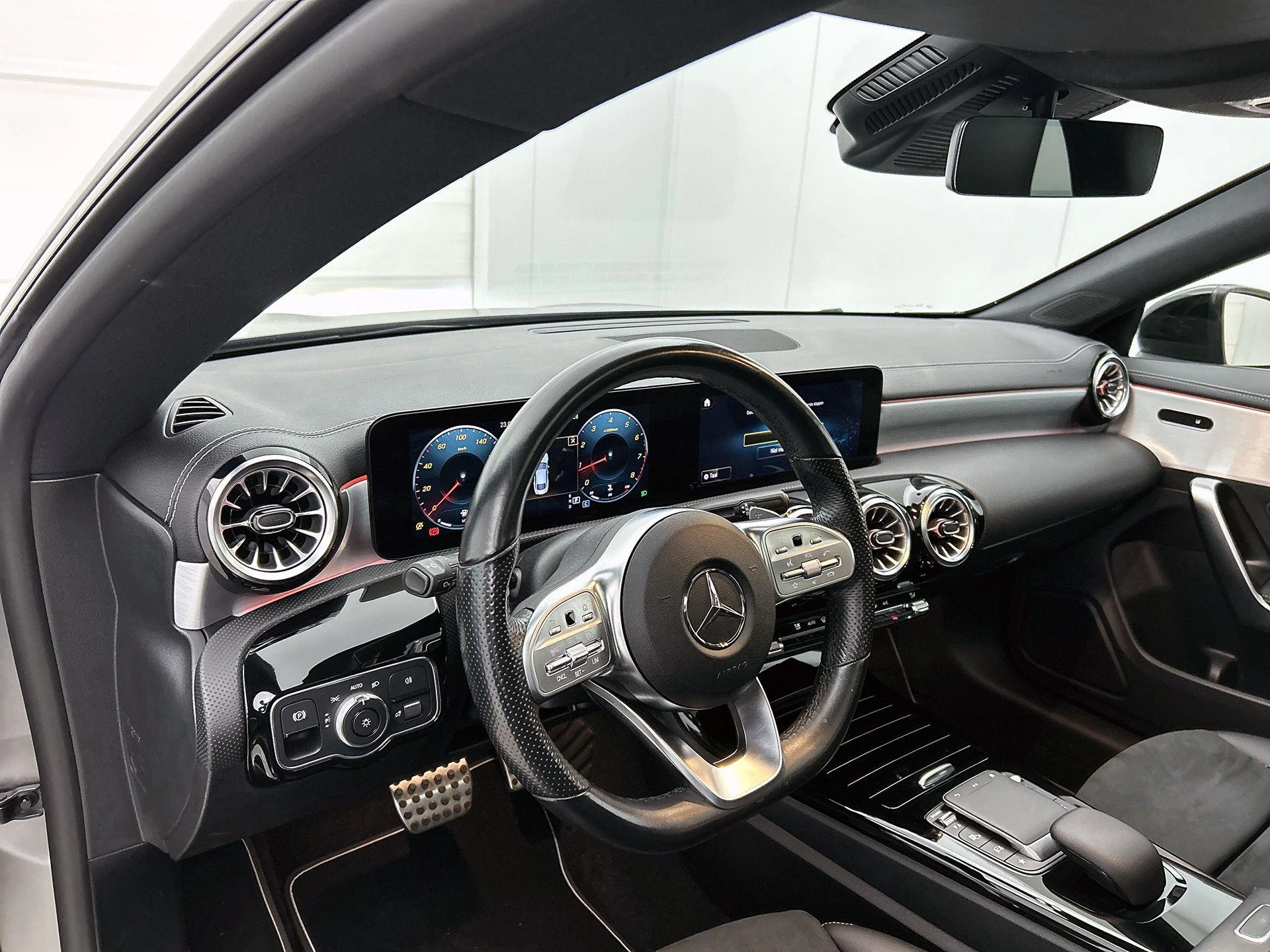 Mercedes-Benz-CLA-image-19
