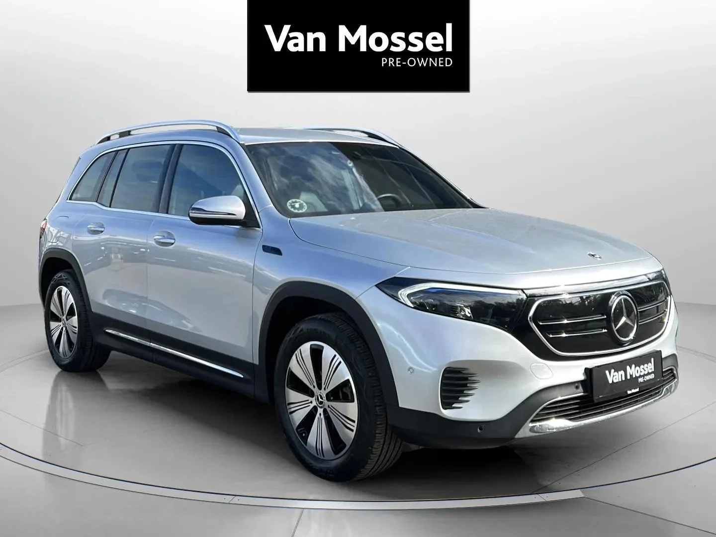 Mercedes-Benz-EQB-image-2