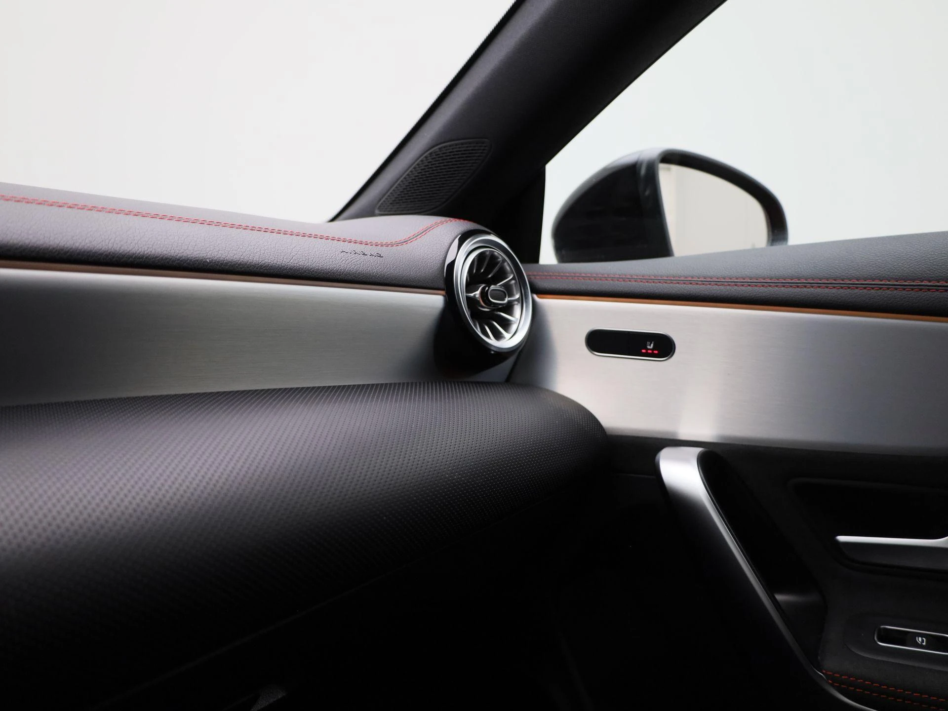 Mercedes-Benz-CLA-image-30