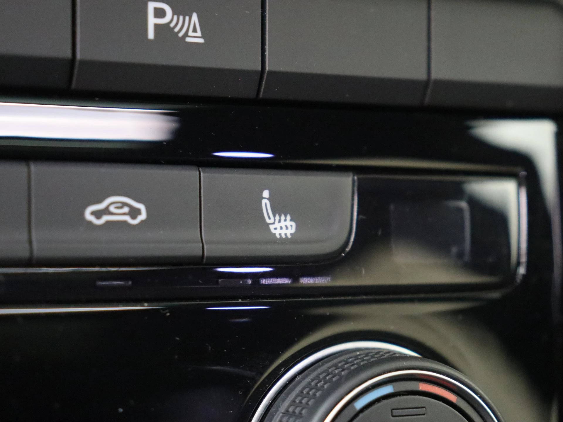 Volkswagen-T-Roc-image-24