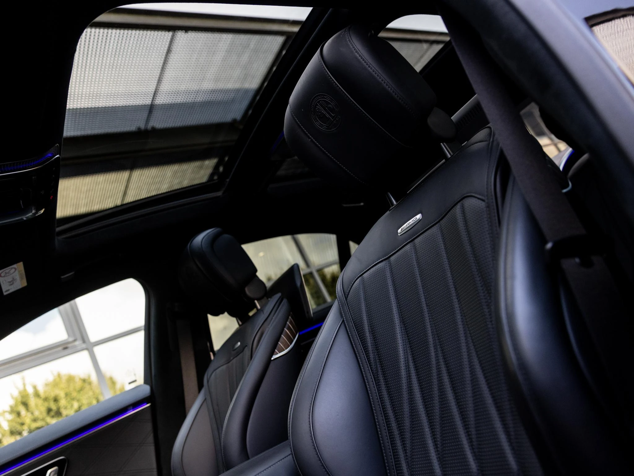 Mercedes-Benz-S-Klasse-image-32