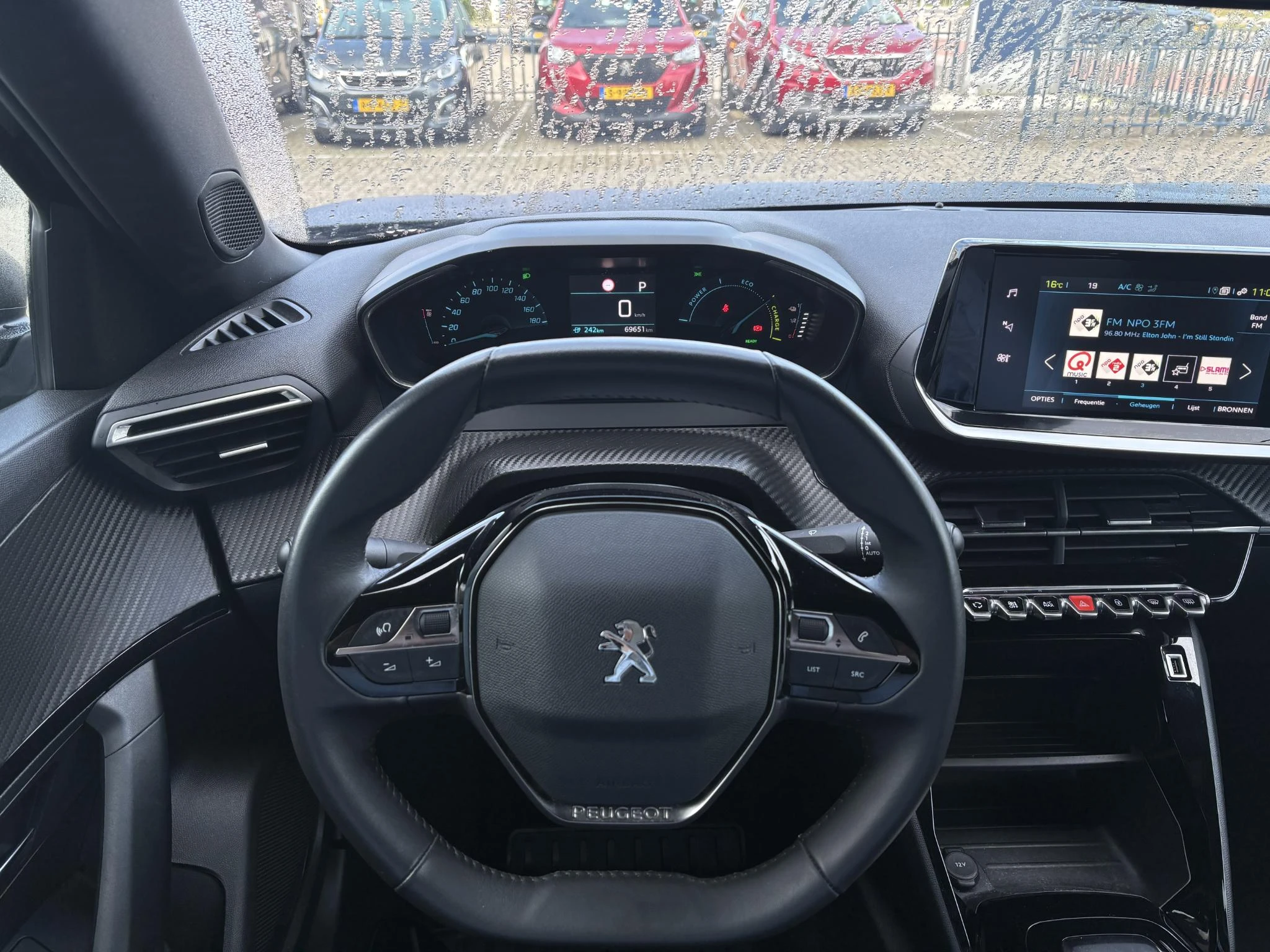 Peugeot-e-2008-image-11