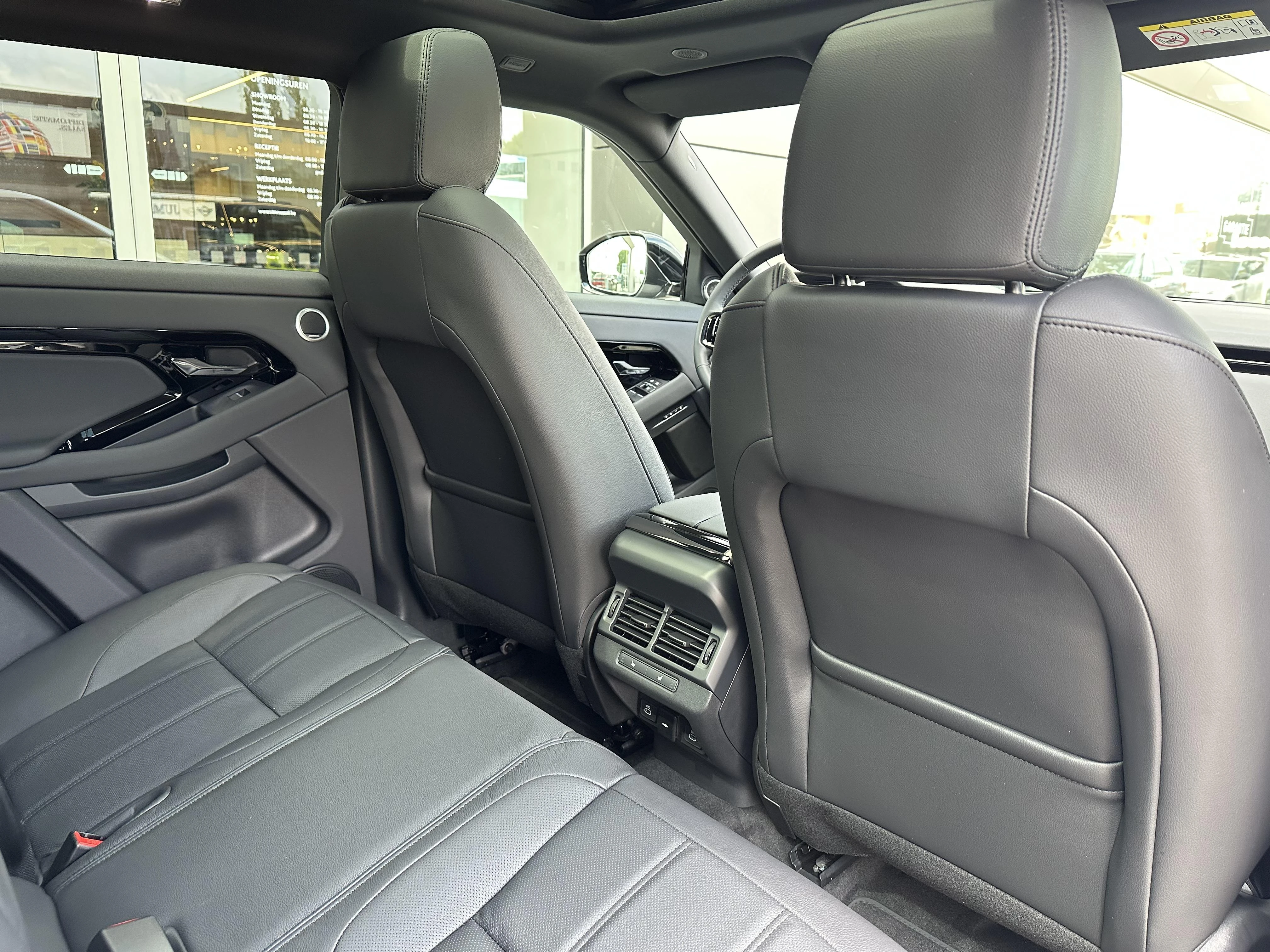 Land Rover-Range Rover Evoque-image-10