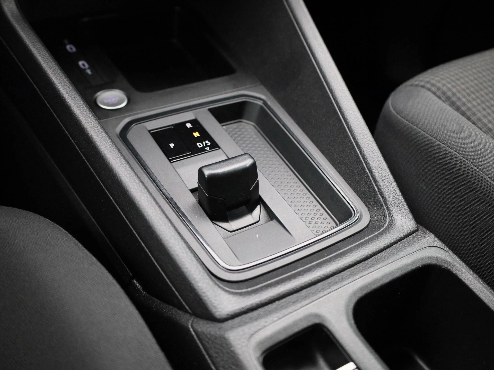 Volkswagen-Caddy-image-9