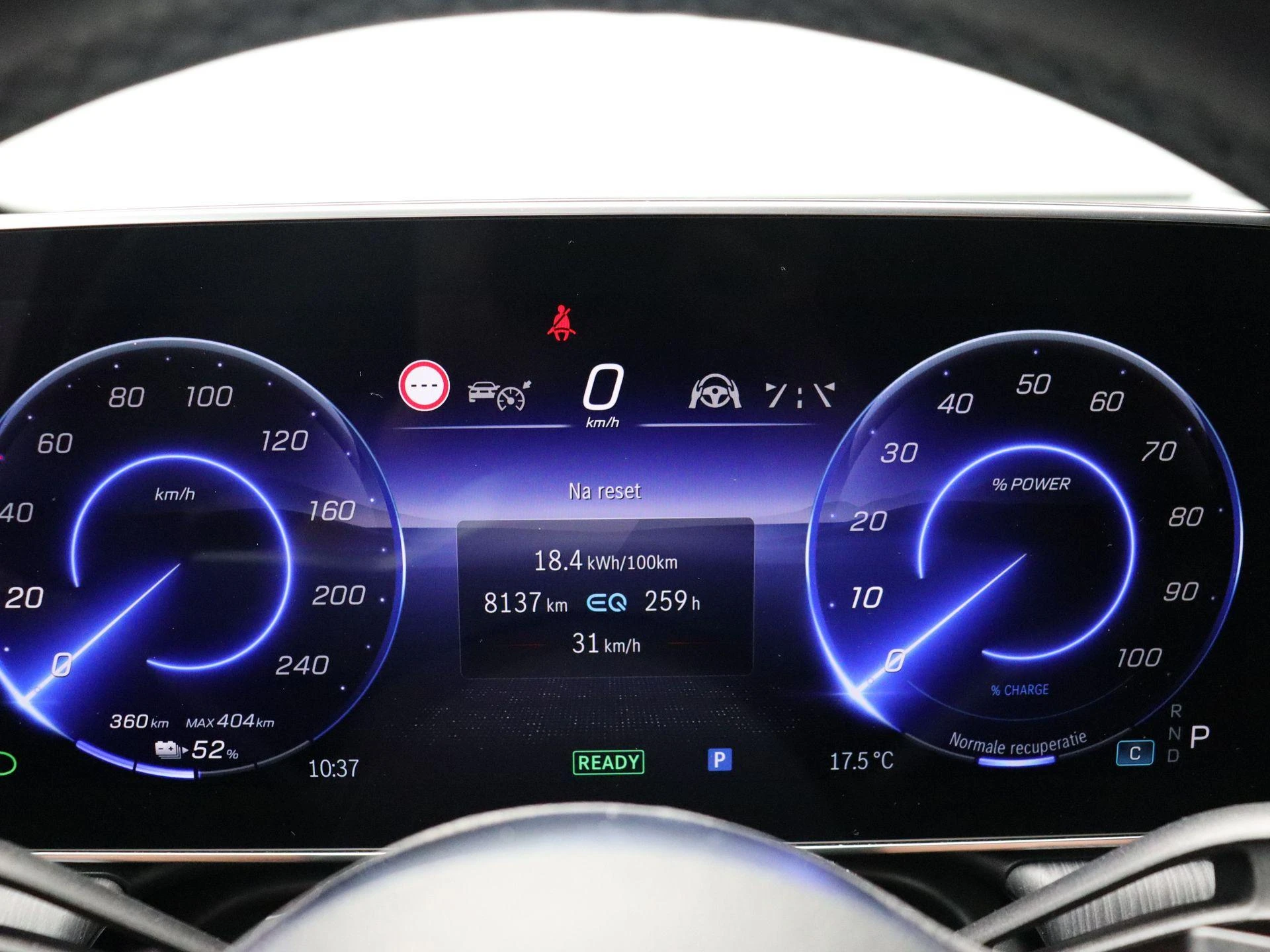 Mercedes-Benz-EQE-image-11