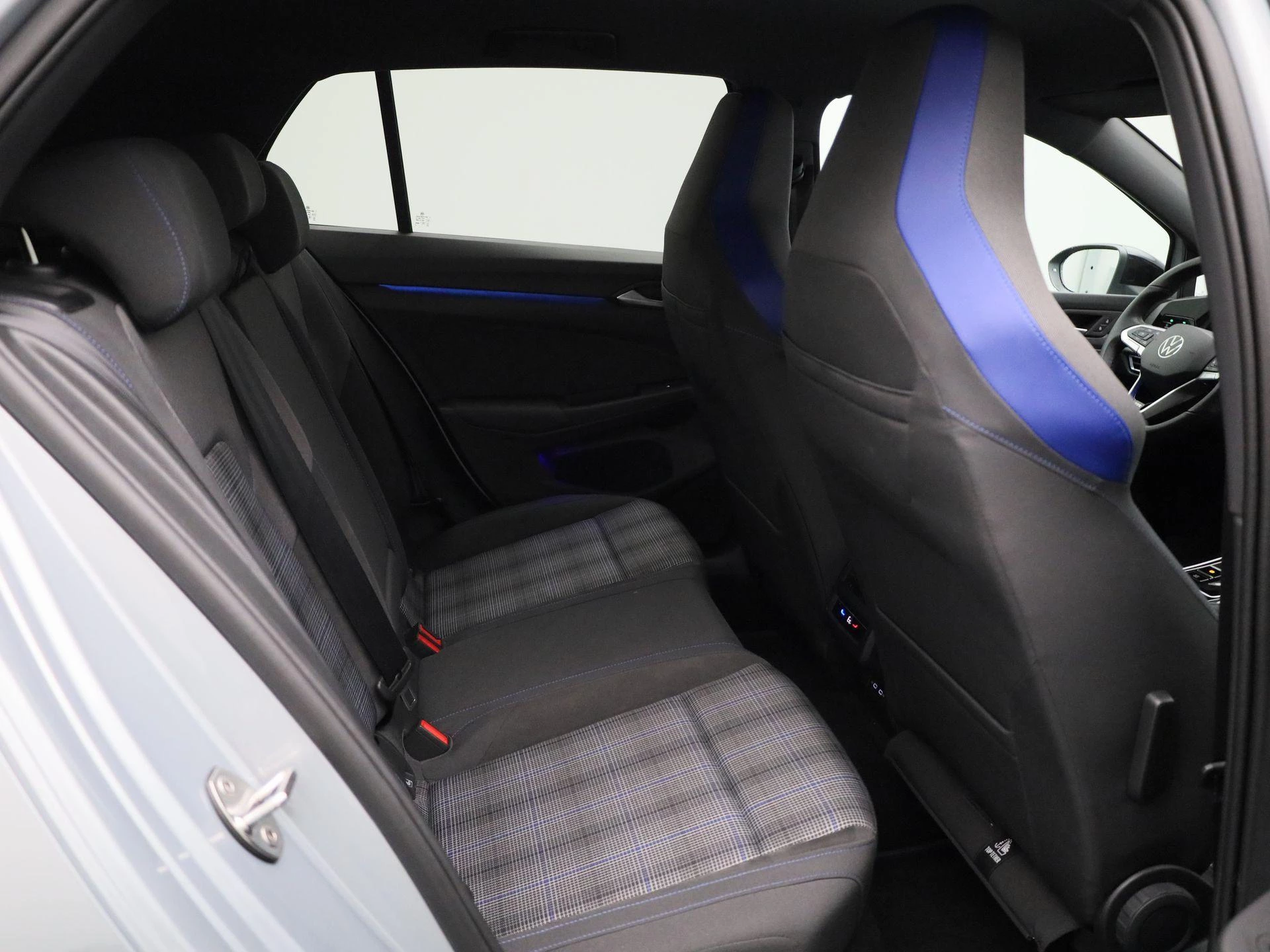 Volkswagen-Golf-image-40