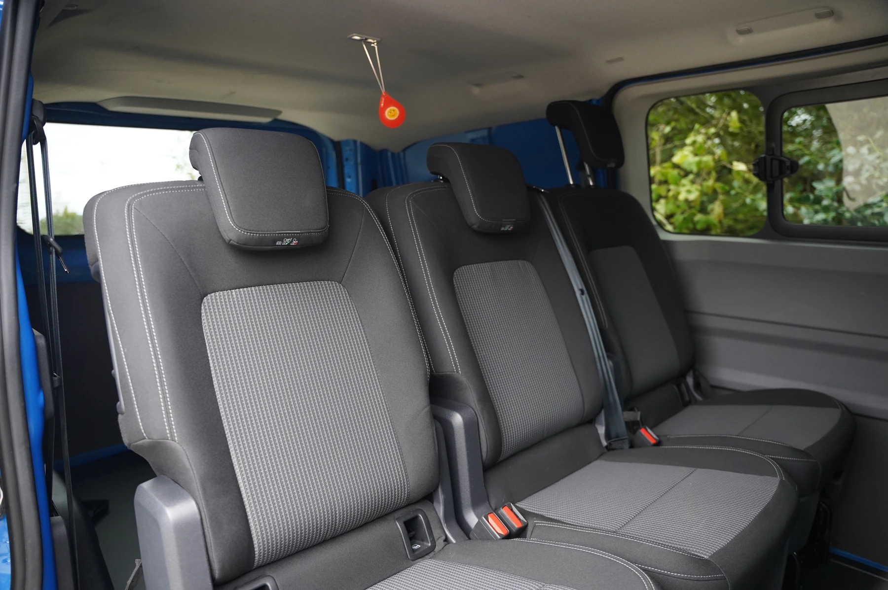 Volkswagen-Transporter-image-25