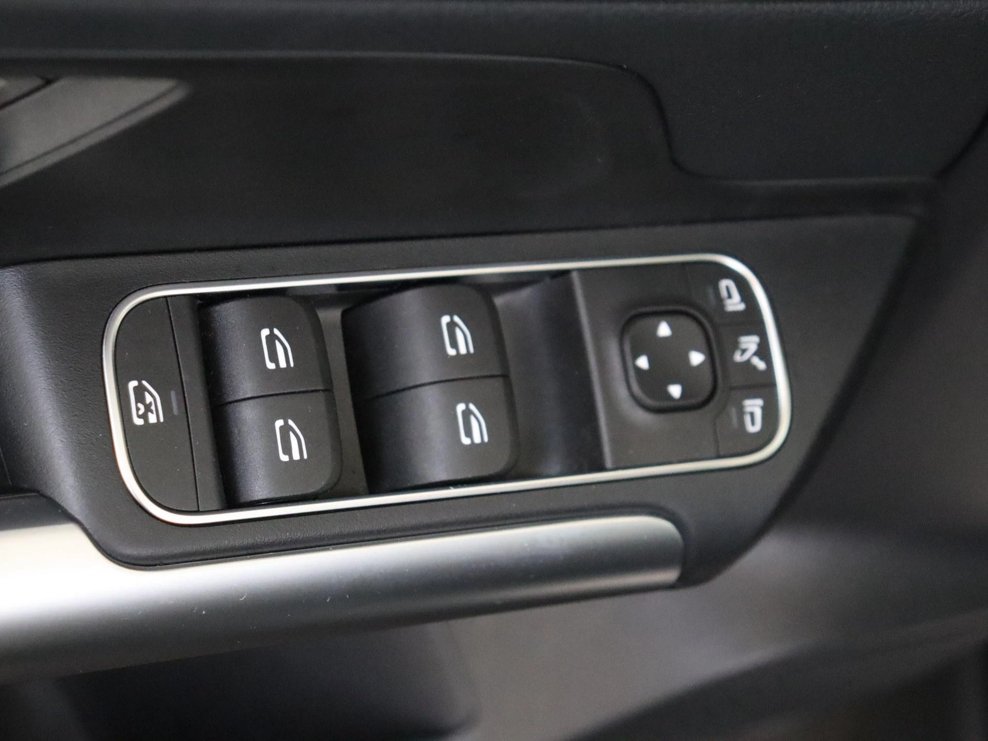 Mercedes-Benz-GLA-image-29