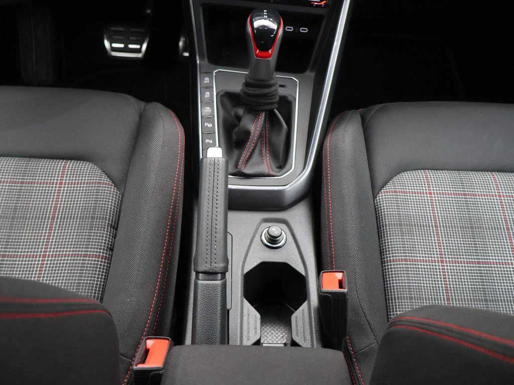 Volkswagen-Polo-image-16