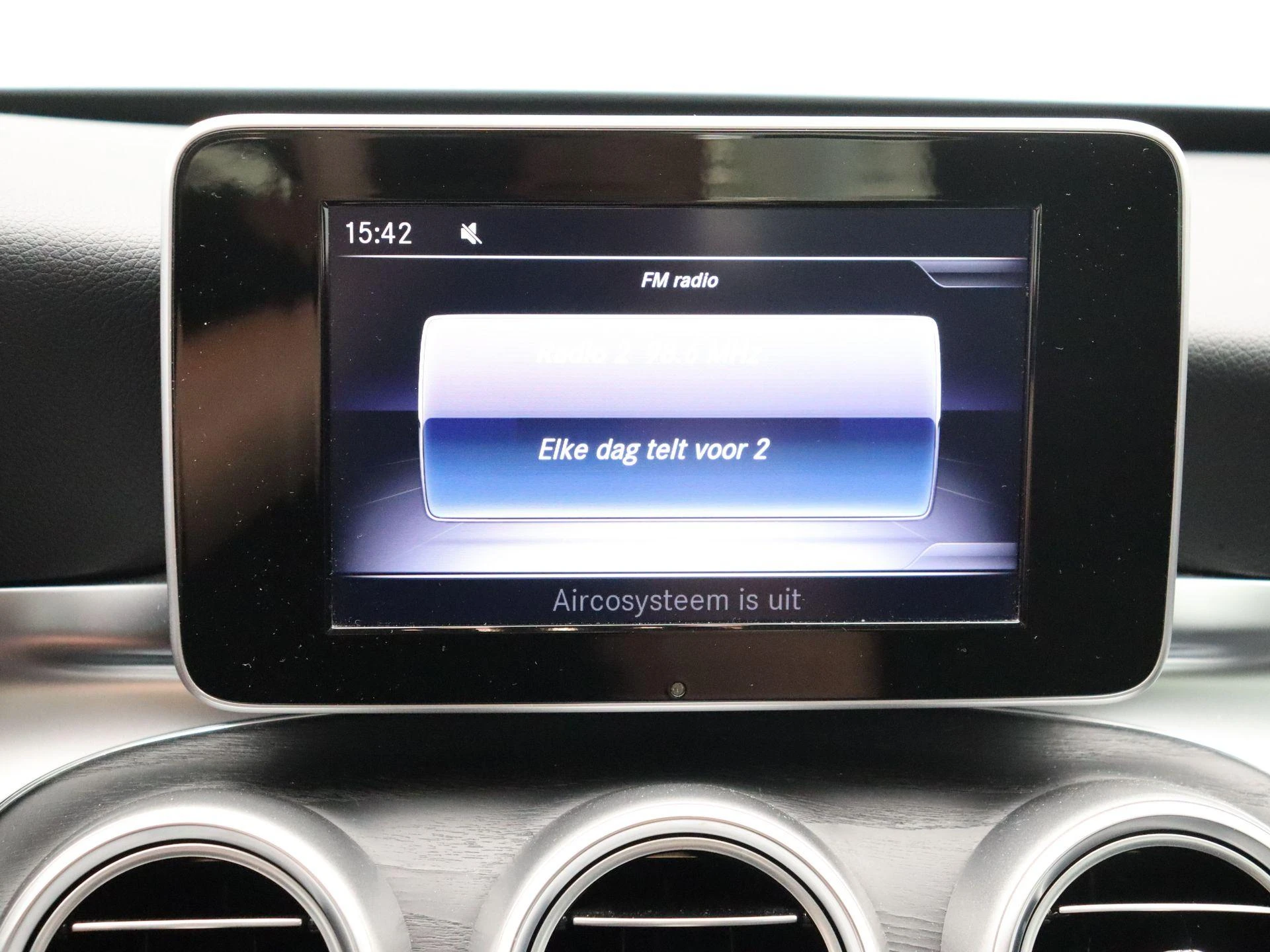 Mercedes-Benz-C-Klasse-image-15