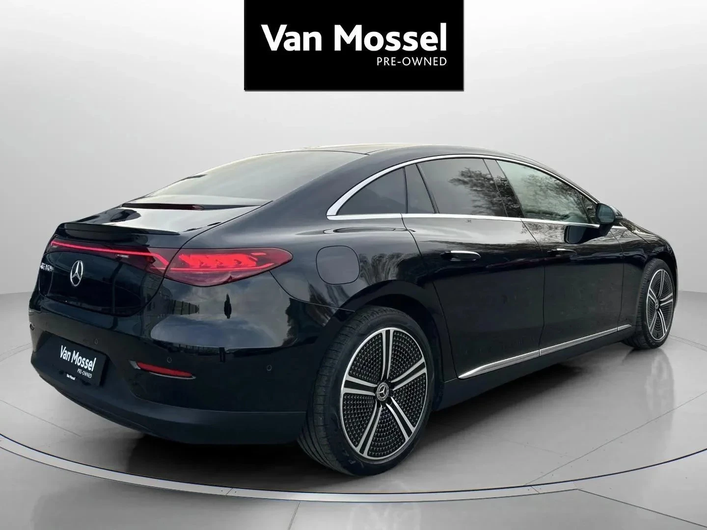 Mercedes-Benz-EQE-image-4