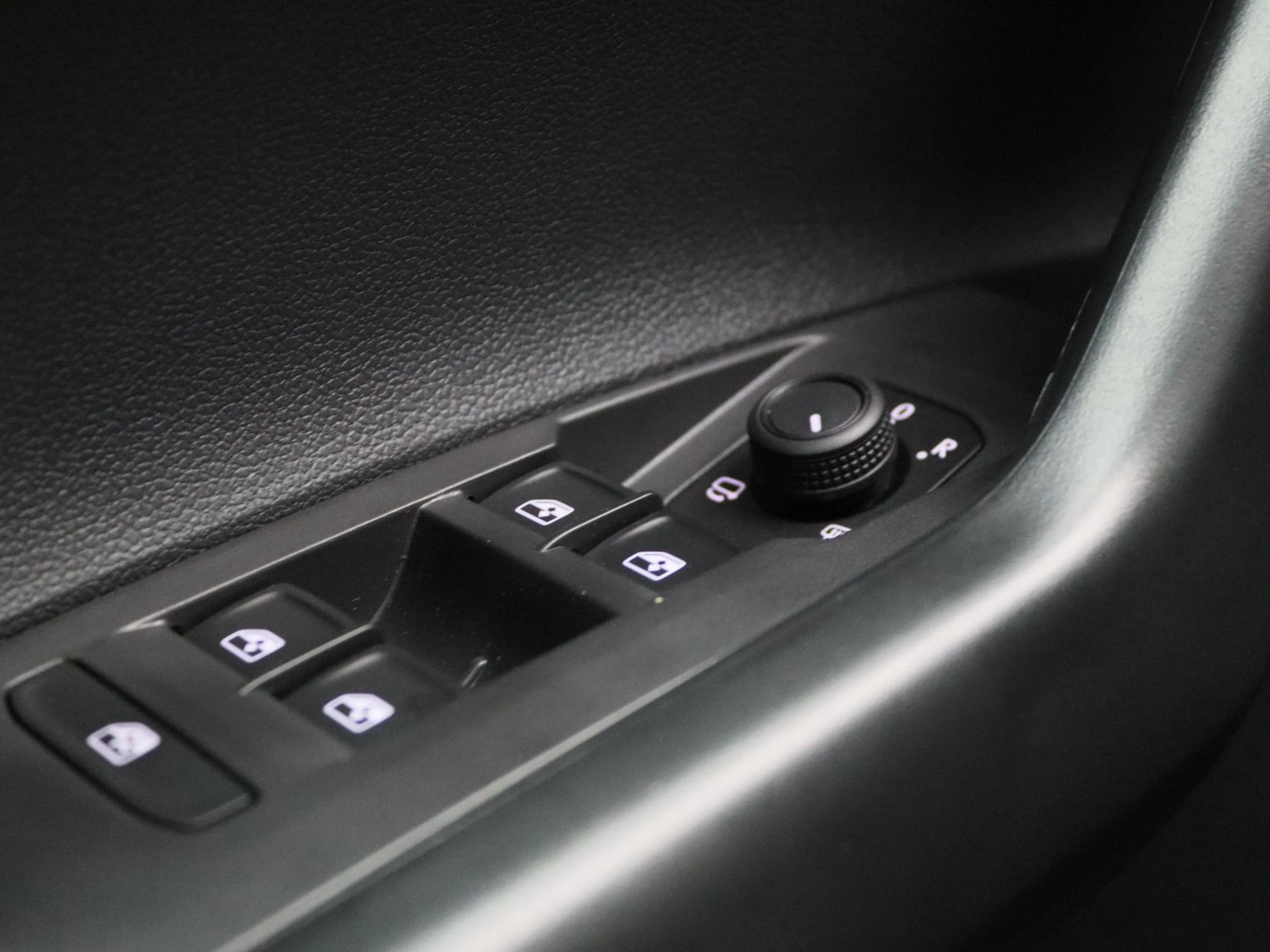 Volkswagen-Polo-image-25