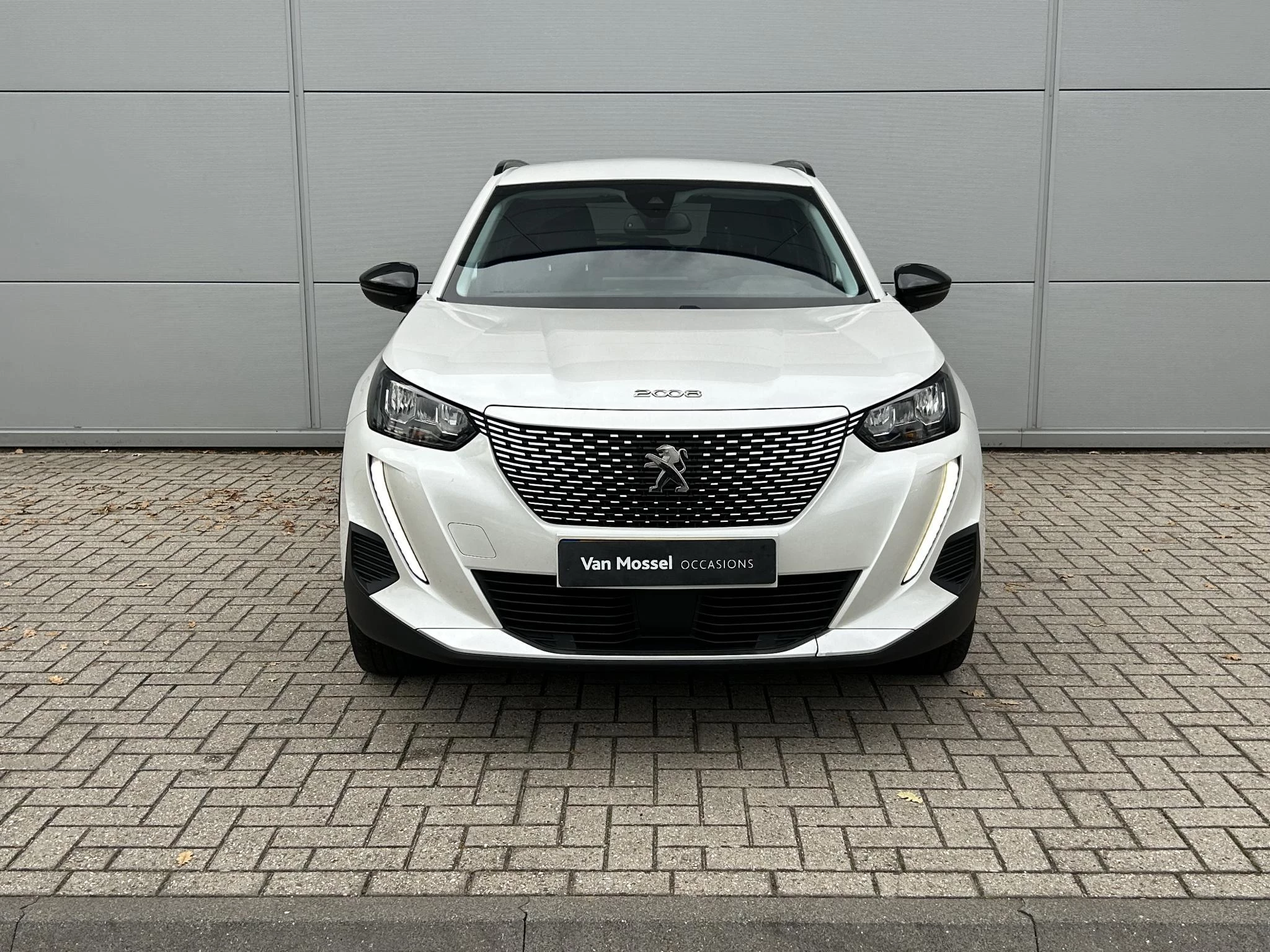 Peugeot-e-2008-image-4