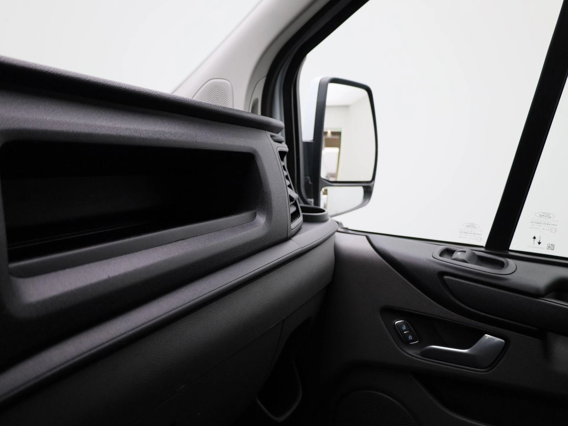 Ford-Transit Custom-image-23