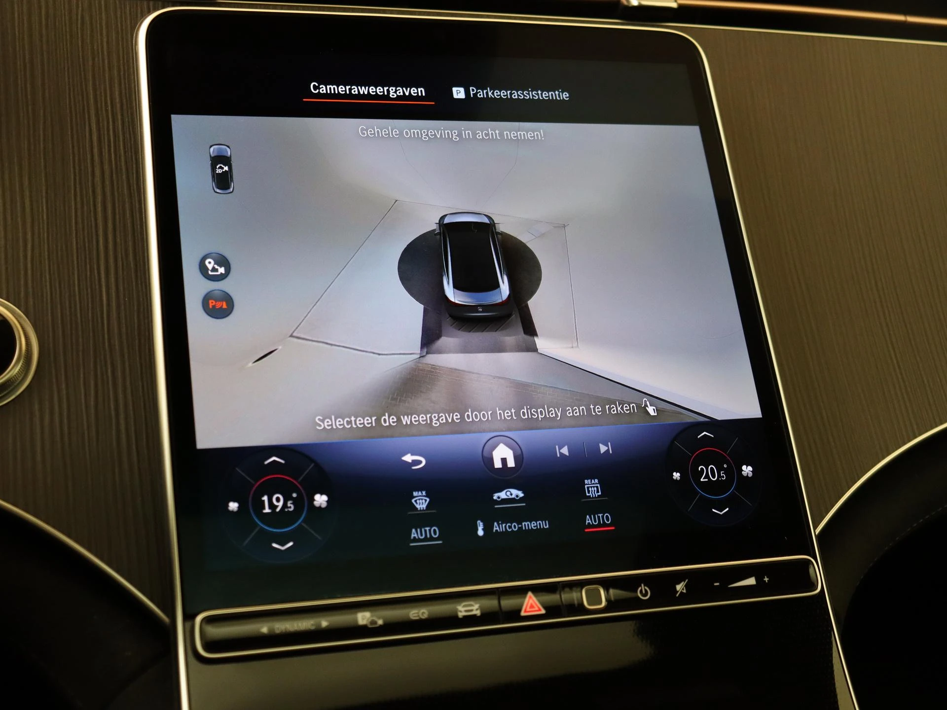 Mercedes-Benz-EQE-image-19