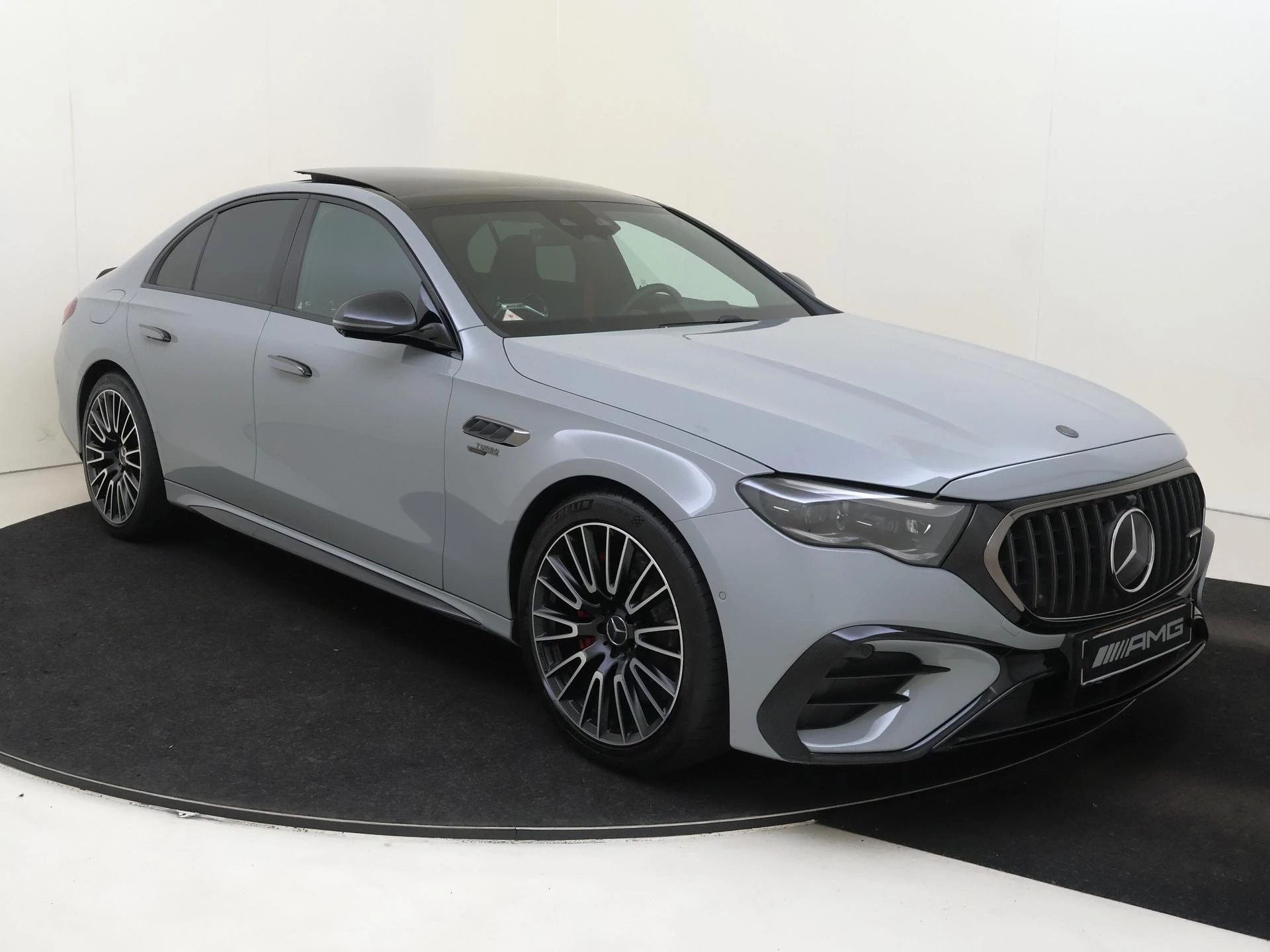 Mercedes-Benz-E-Klasse-image-4