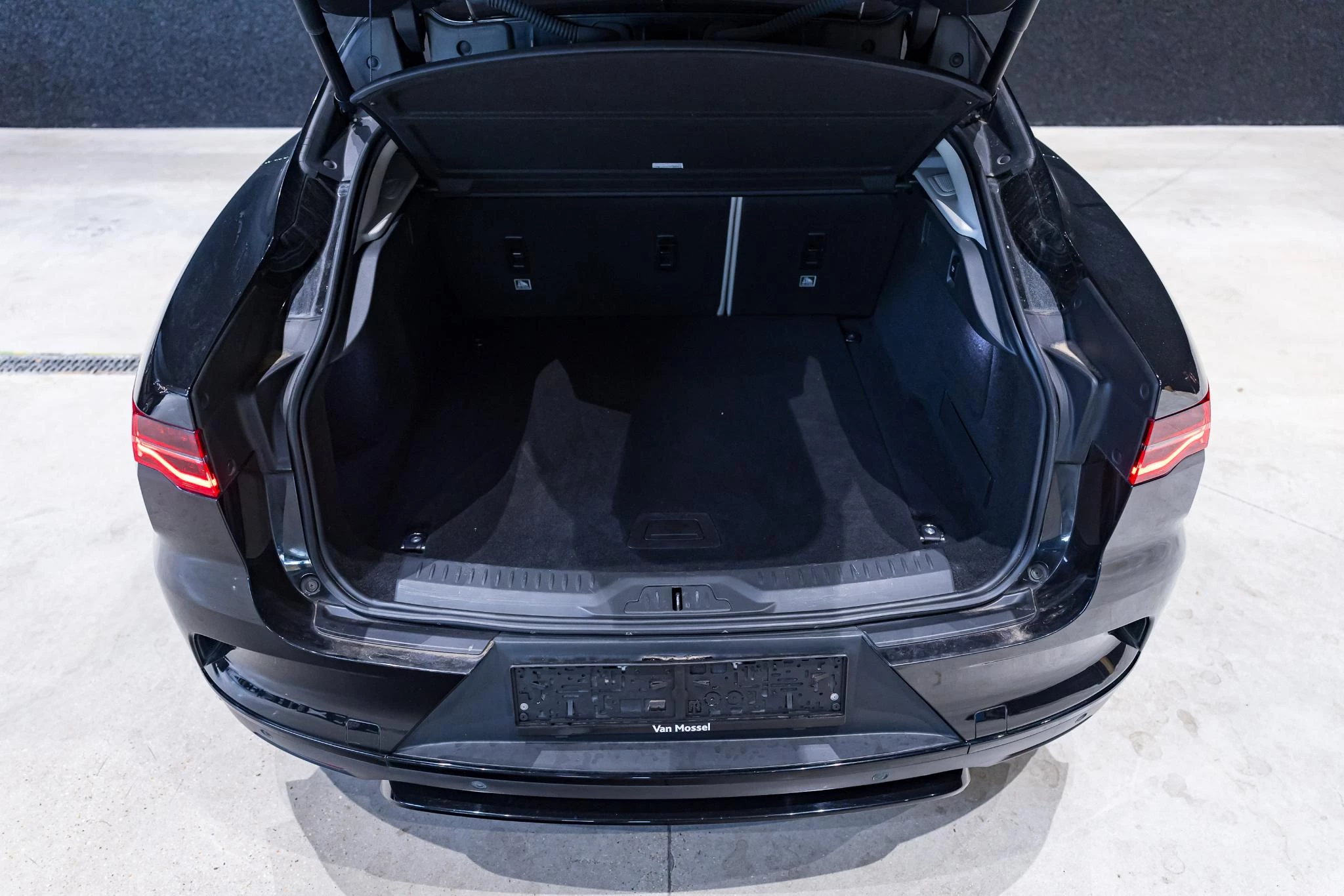 Jaguar-I-PACE-image-11