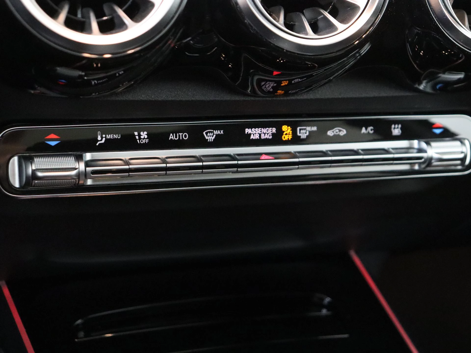 Mercedes-Benz-EQB-image-19