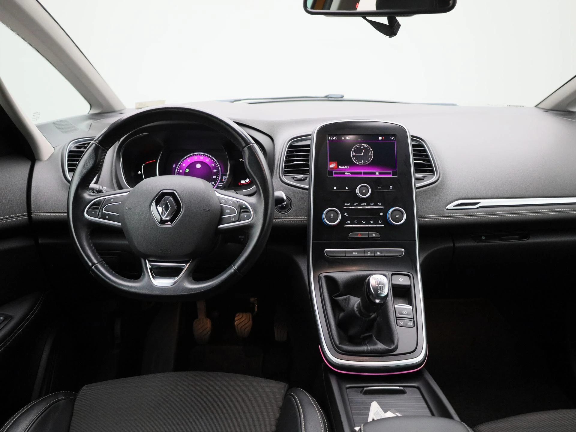 Renault-Scénic-image-6